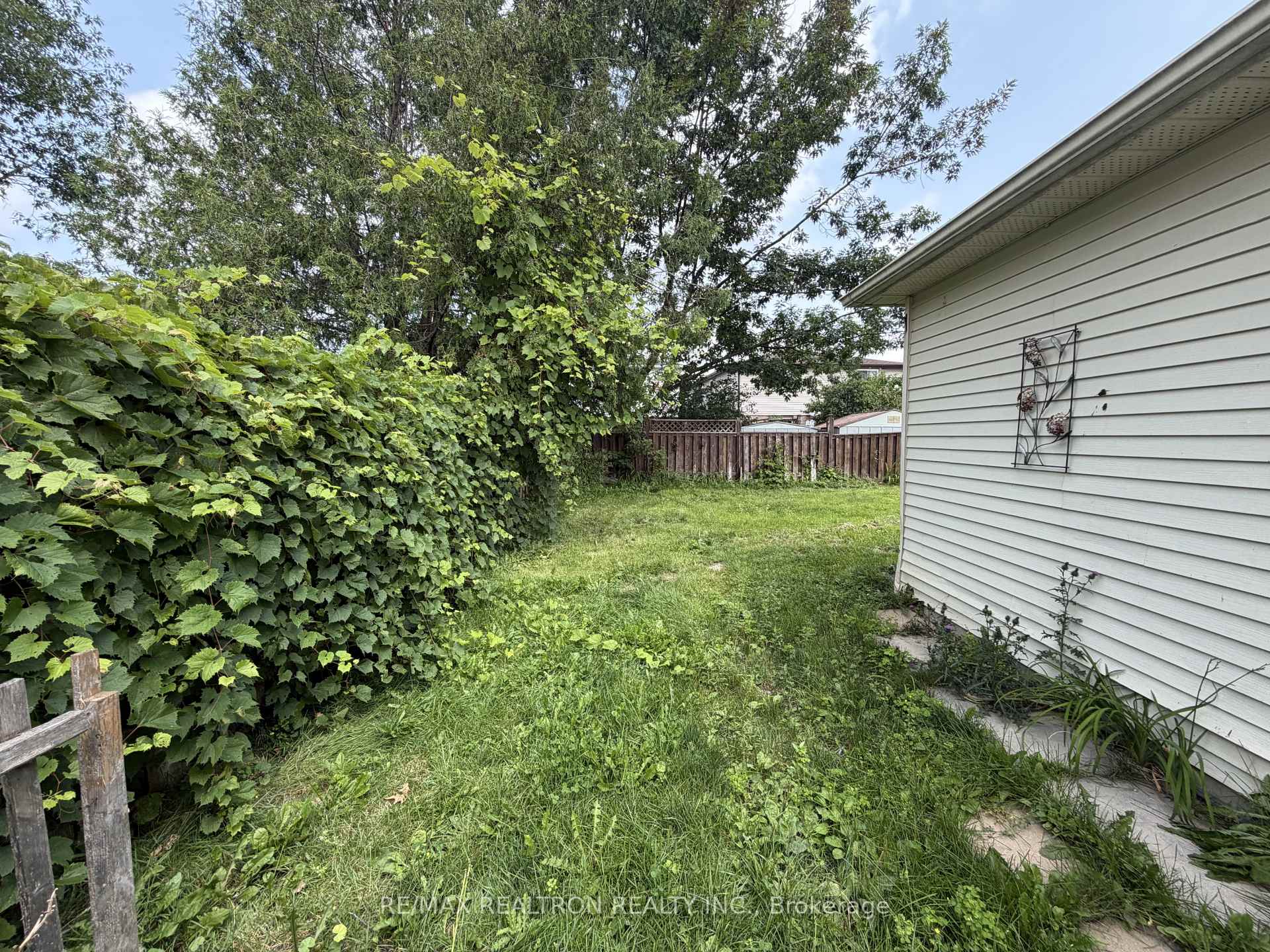 Photo 24 of 420 Grove Street E, Barrie, Grove East — HOMEH