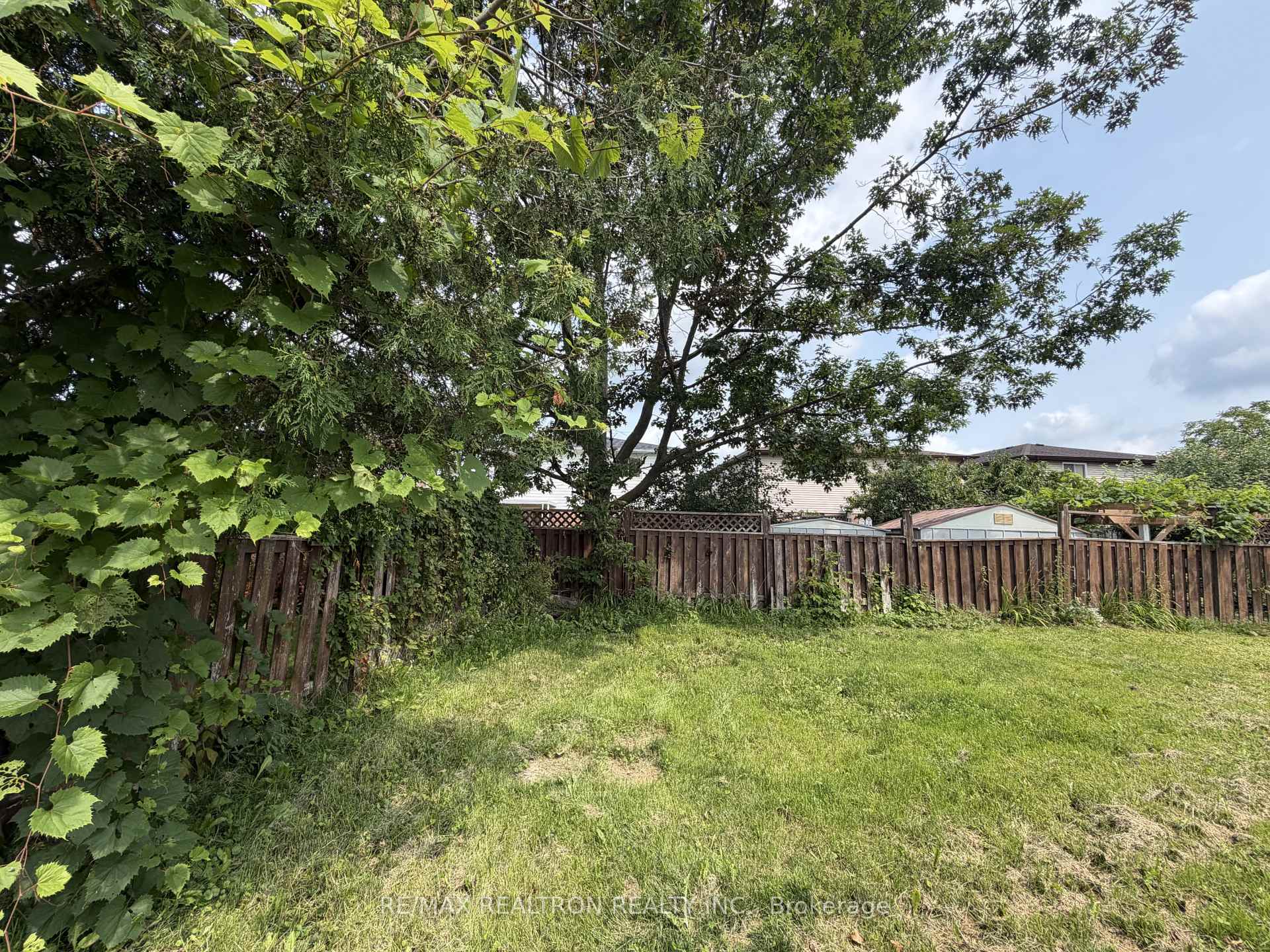 Photo 25 of 420 Grove Street E, Barrie, Grove East — HOMEH