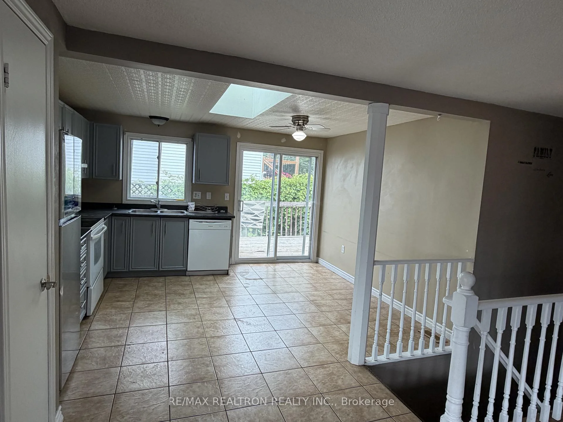Photo 8 of 420 Grove Street E, Barrie, Grove East — HOMEH