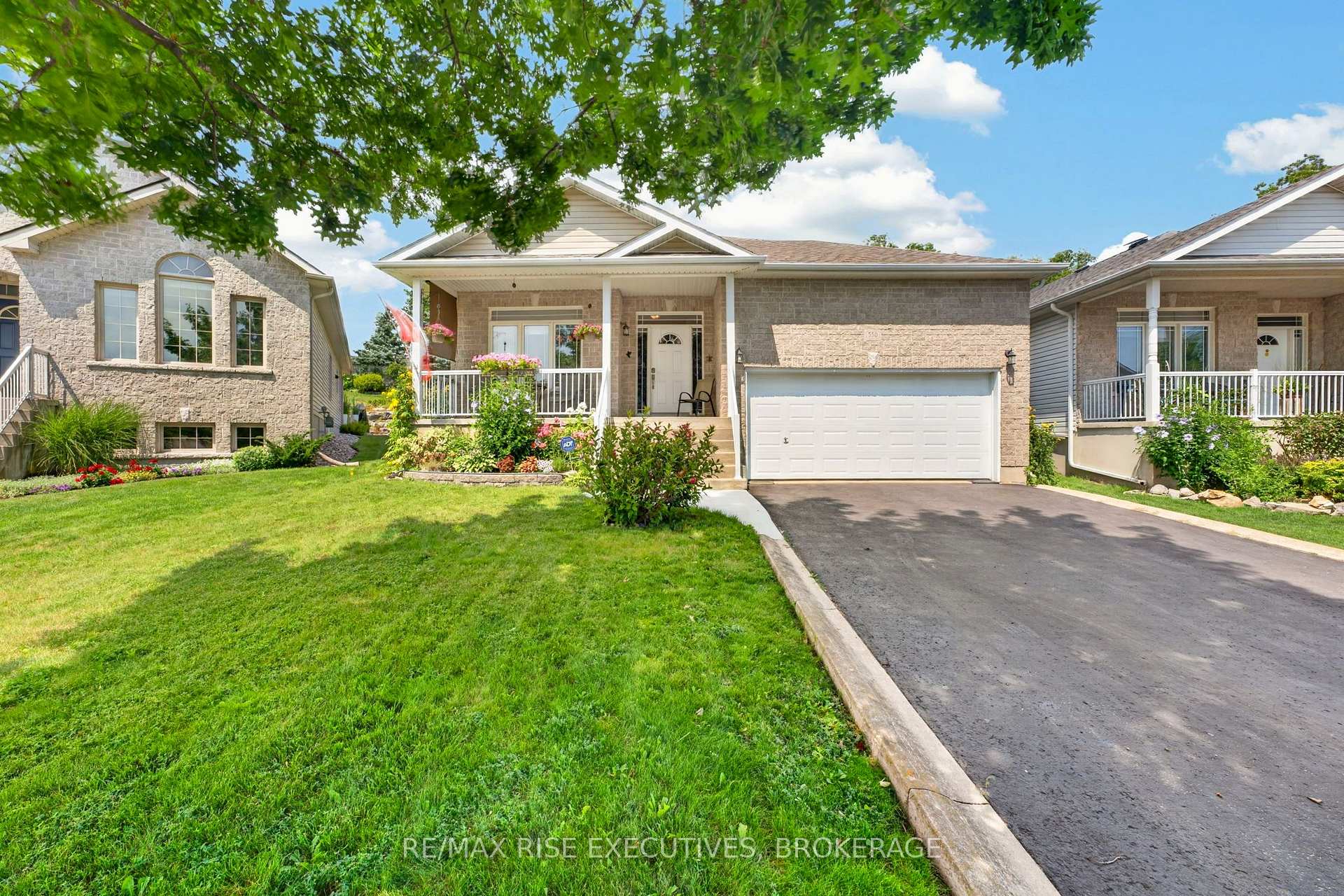 Photo 1 of 550 Weston Crescent, Kingston, East Gardiners Rd — HOMEH