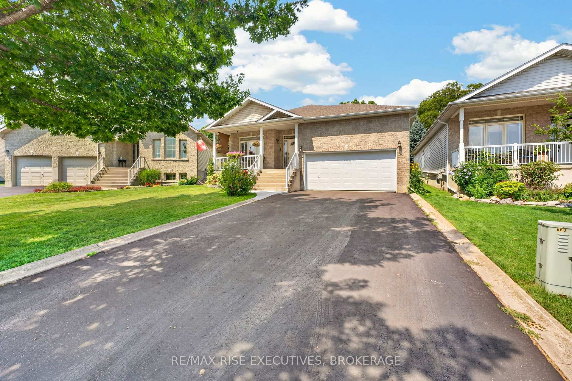 Photo 2 of 550 Weston Crescent, Kingston, East Gardiners Rd — HOMEH