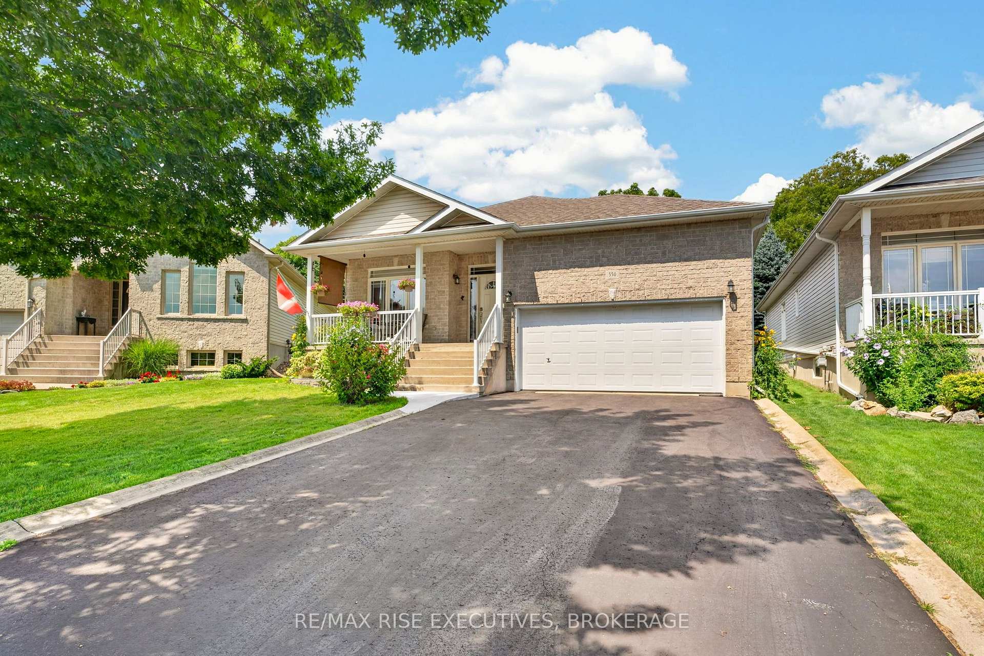 Photo 3 of 550 Weston Crescent, Kingston, East Gardiners Rd — HOMEH