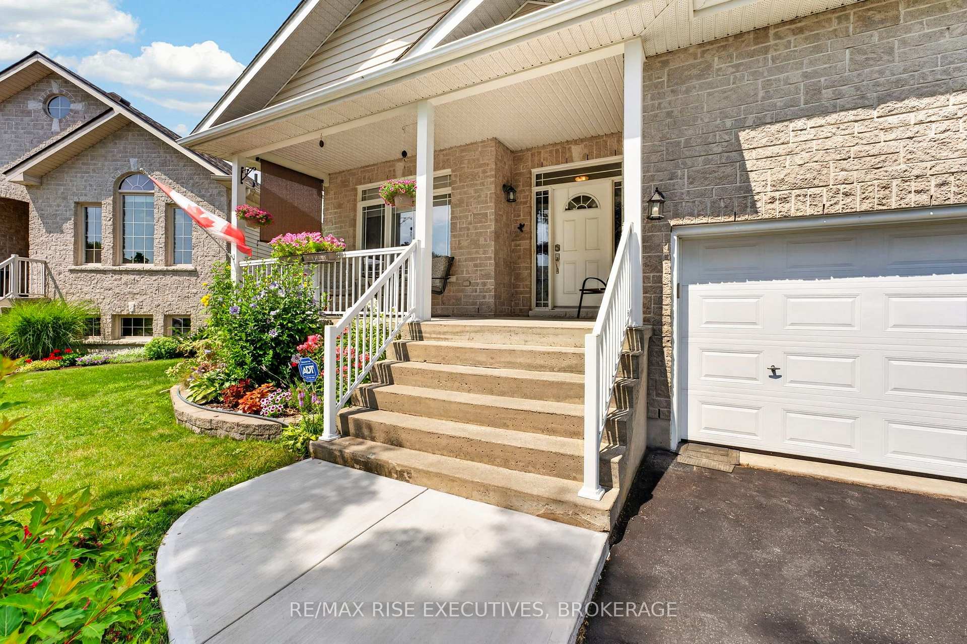 Photo 4 of 550 Weston Crescent, Kingston, East Gardiners Rd — HOMEH