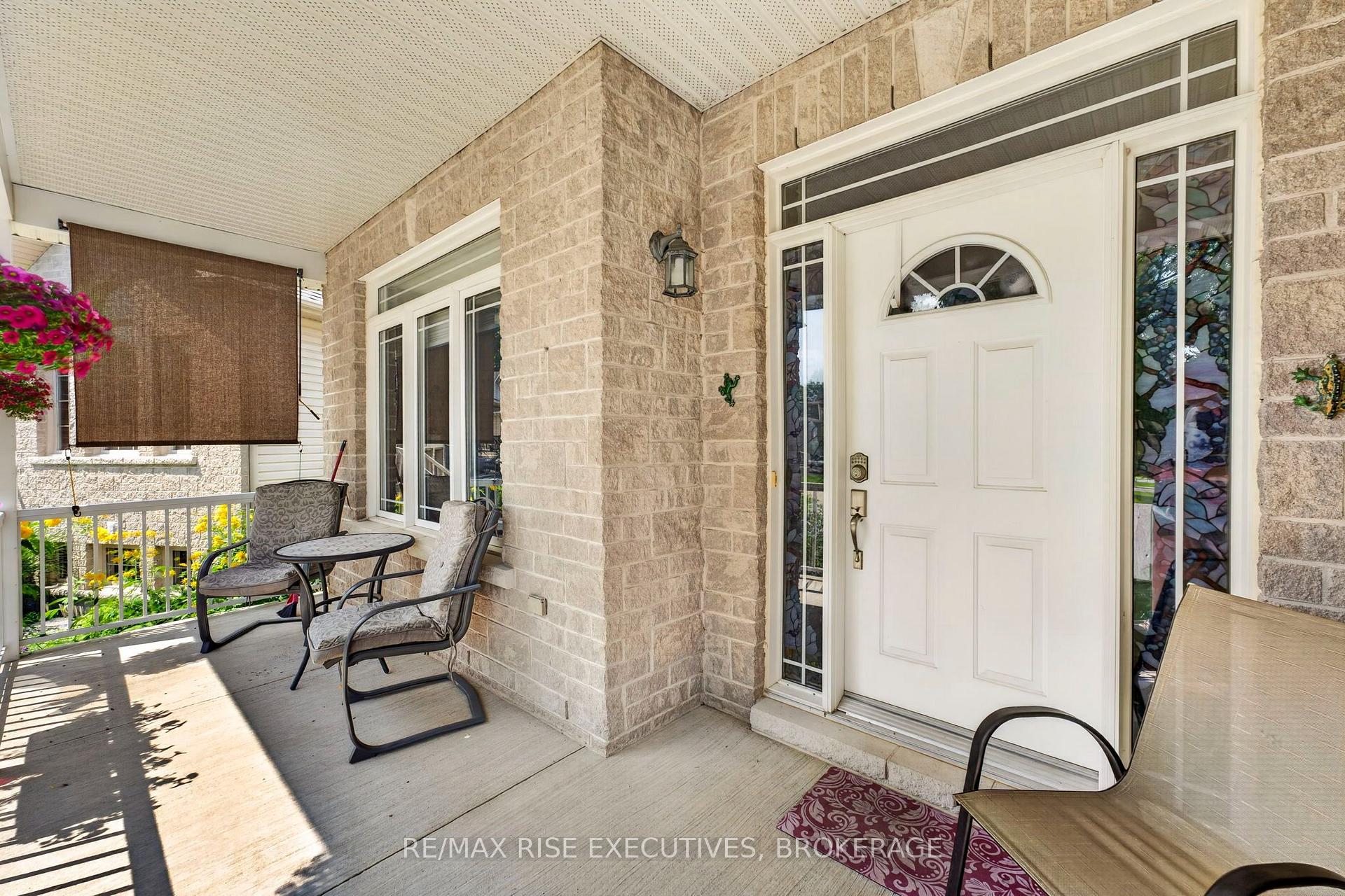 Photo 6 of 550 Weston Crescent, Kingston, East Gardiners Rd — HOMEH