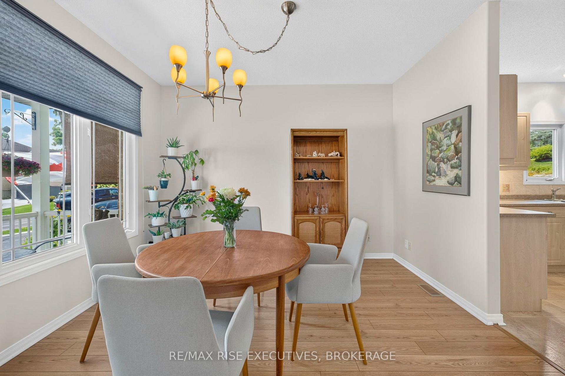 Photo 9 of 550 Weston Crescent, Kingston, East Gardiners Rd — HOMEH