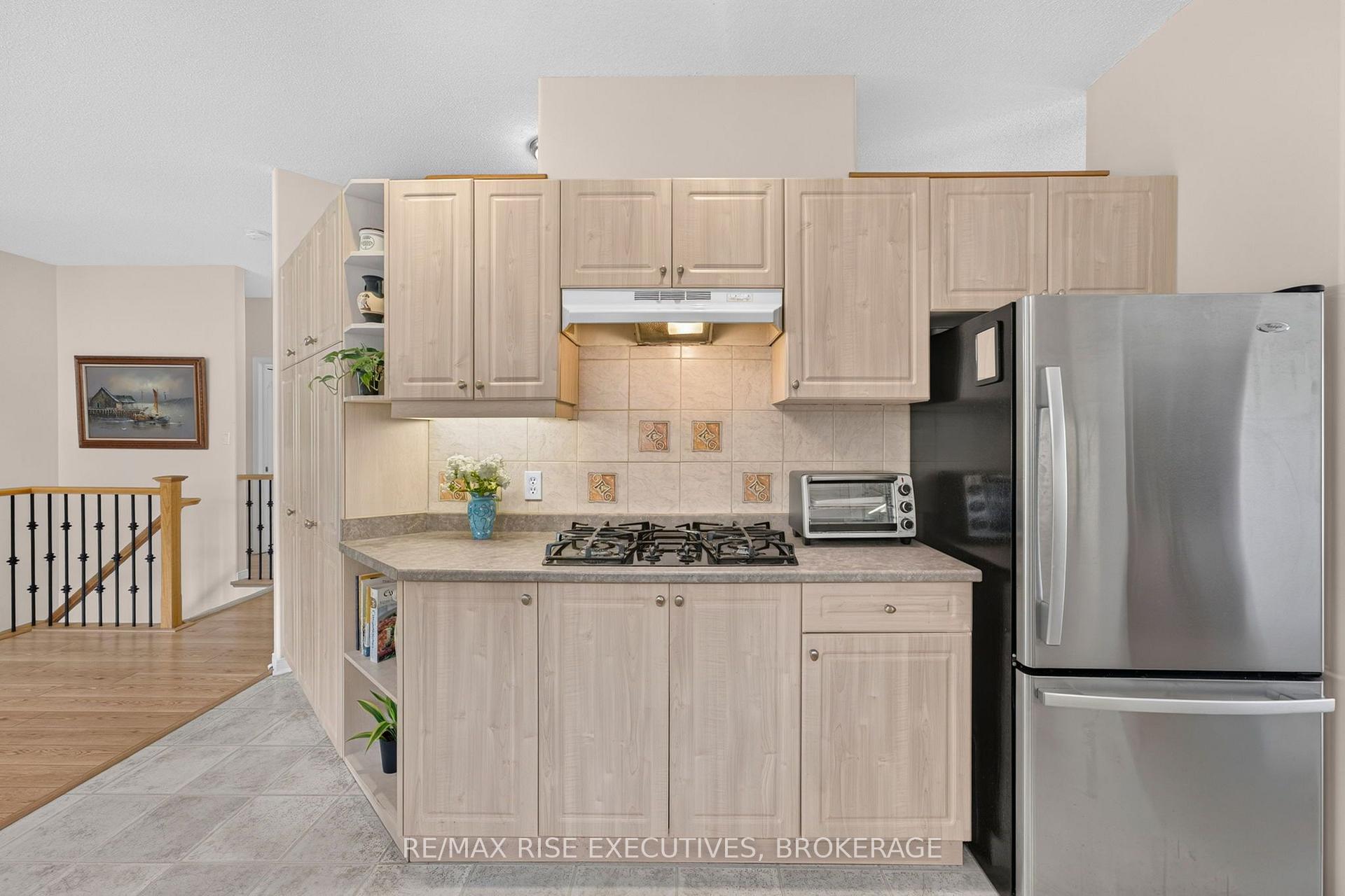 Photo 13 of 550 Weston Crescent, Kingston, East Gardiners Rd — HOMEH