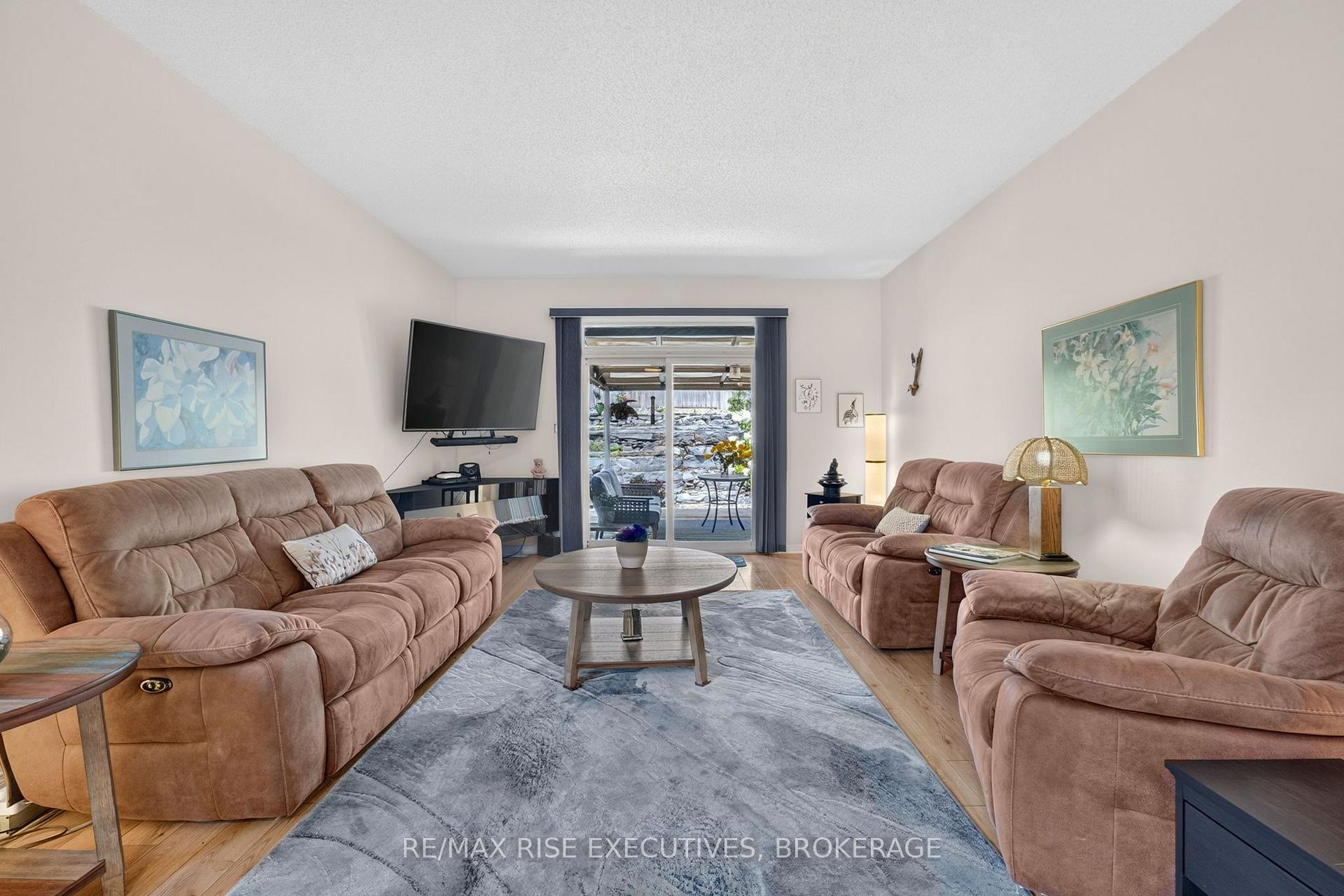 Photo 15 of 550 Weston Crescent, Kingston, East Gardiners Rd — HOMEH