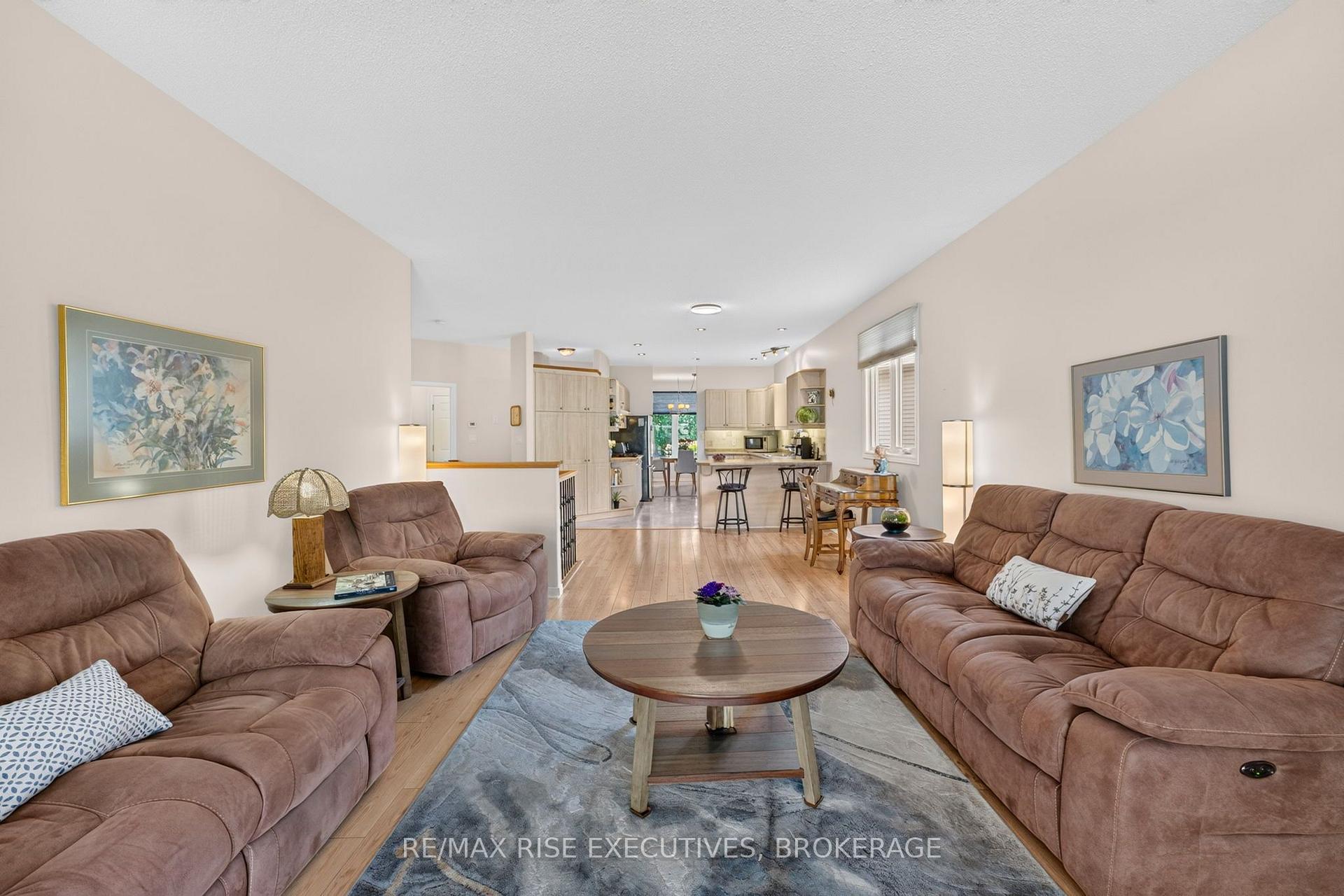 Photo 16 of 550 Weston Crescent, Kingston, East Gardiners Rd — HOMEH