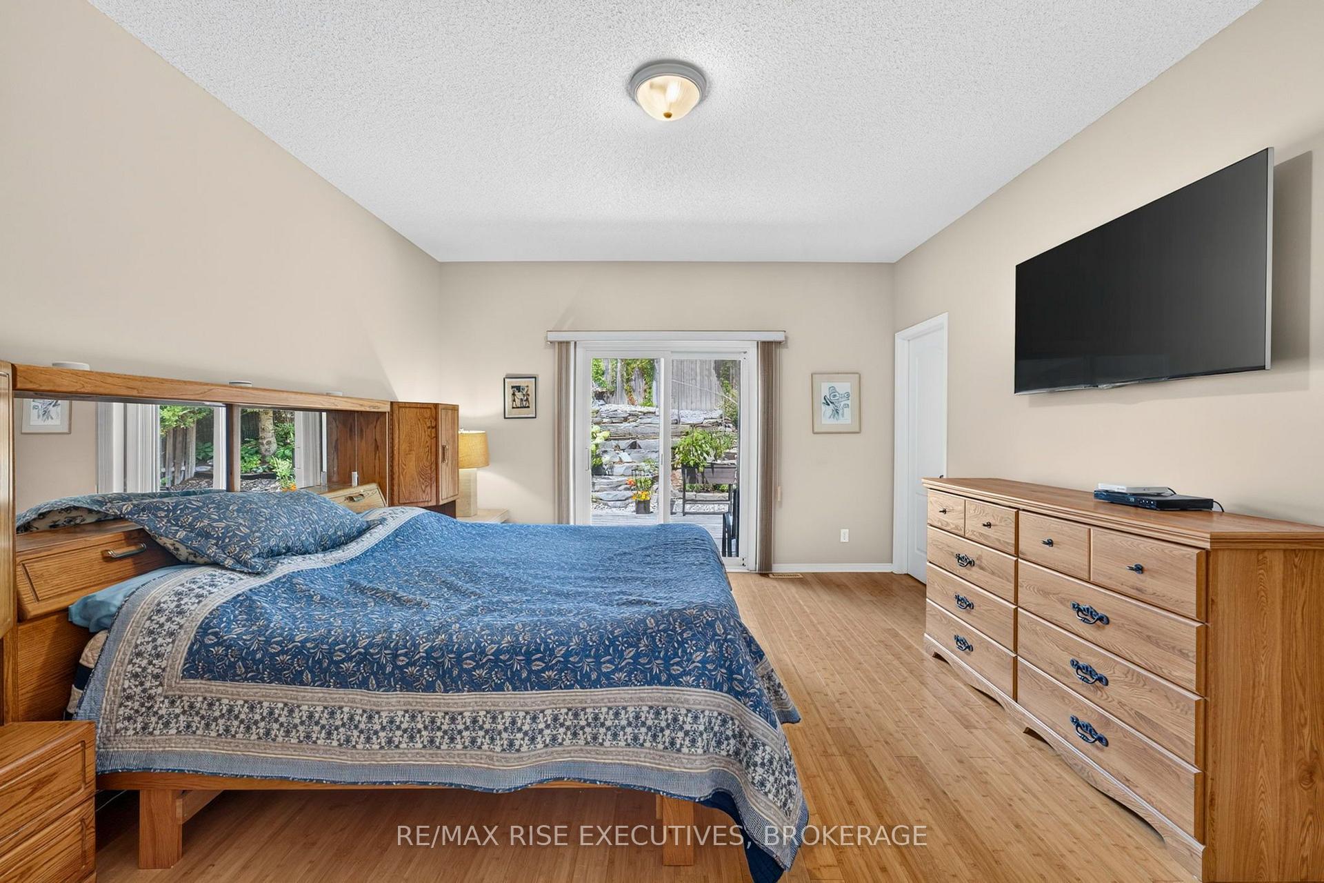 Photo 22 of 550 Weston Crescent, Kingston, East Gardiners Rd — HOMEH