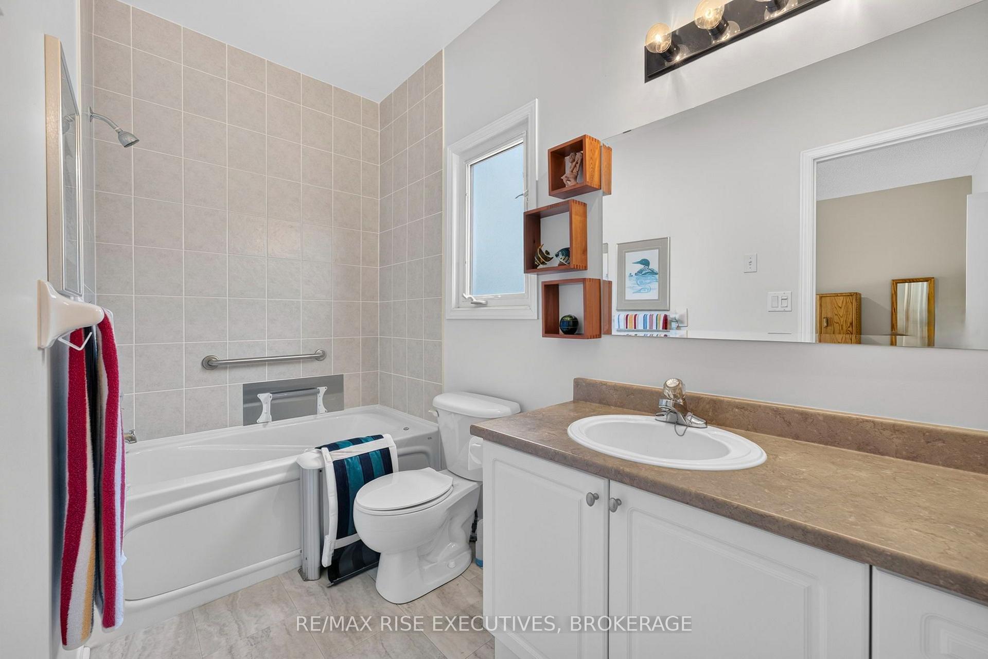Photo 23 of 550 Weston Crescent, Kingston, East Gardiners Rd — HOMEH