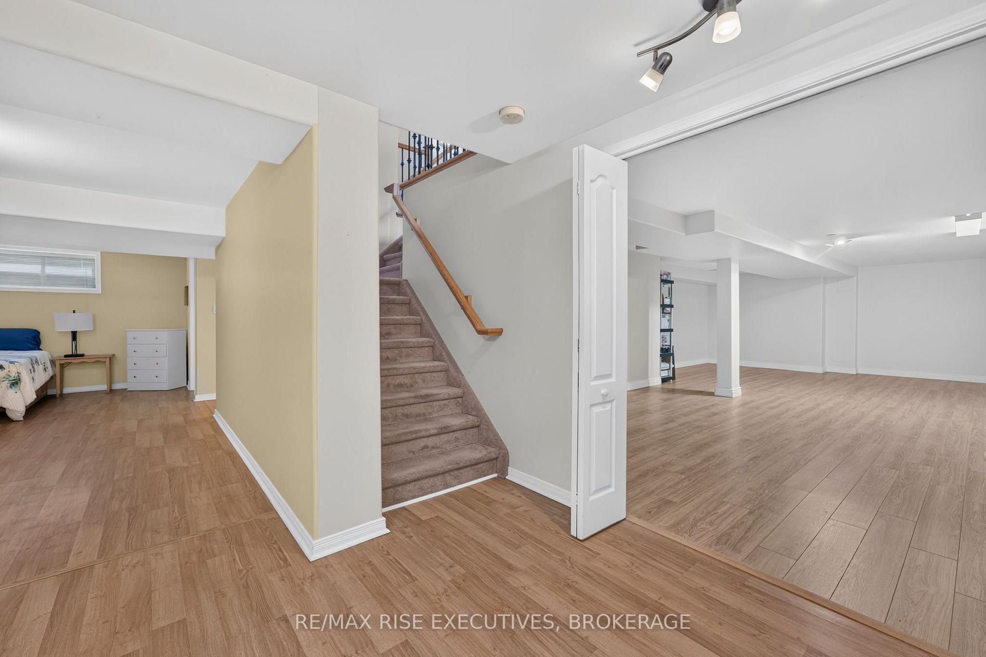 Photo 26 of 550 Weston Crescent, Kingston, East Gardiners Rd — HOMEH