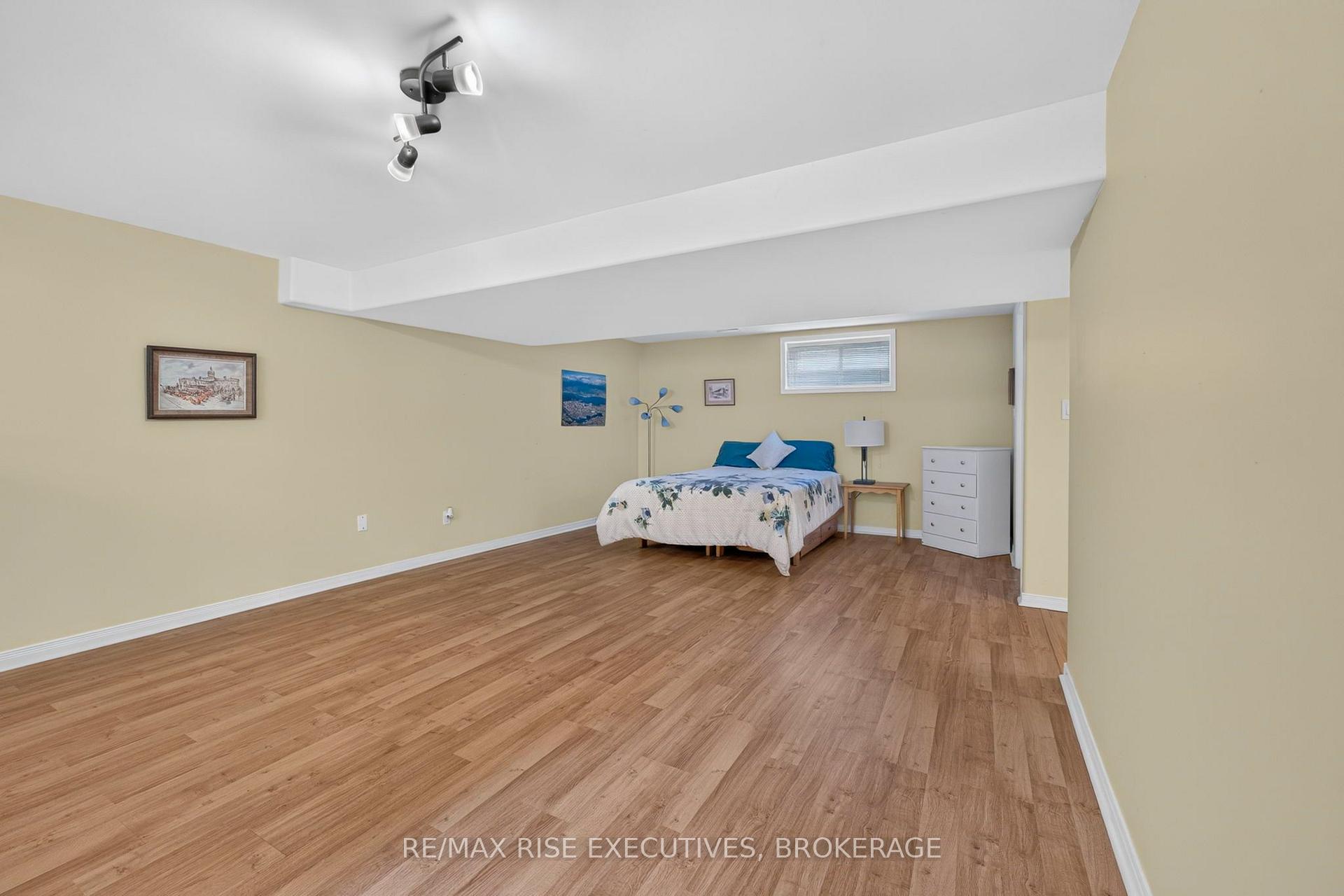 Photo 28 of 550 Weston Crescent, Kingston, East Gardiners Rd — HOMEH