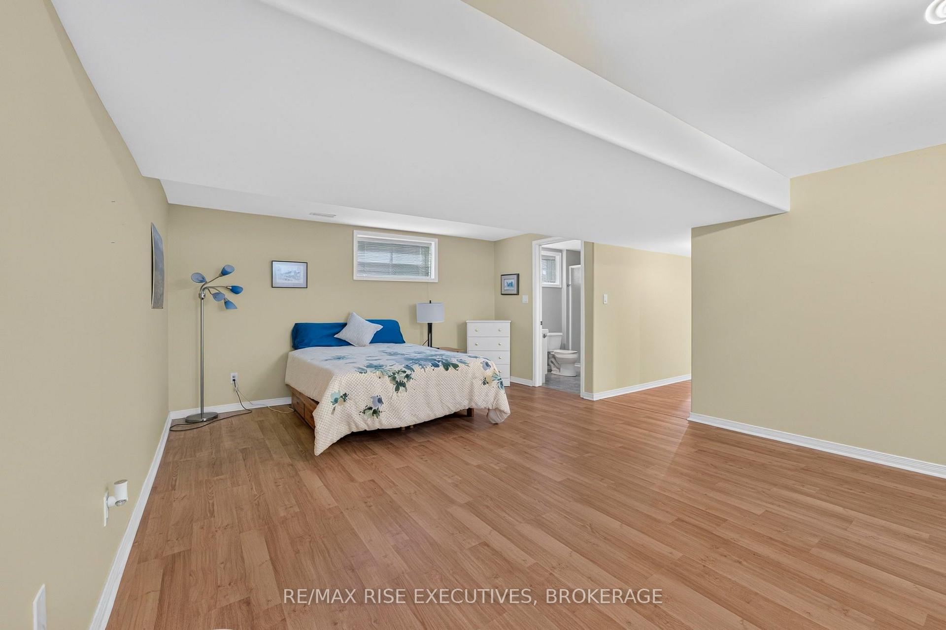 Photo 29 of 550 Weston Crescent, Kingston, East Gardiners Rd — HOMEH