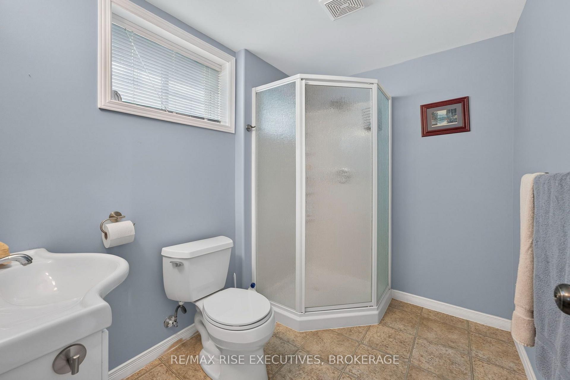 Photo 30 of 550 Weston Crescent, Kingston, East Gardiners Rd — HOMEH