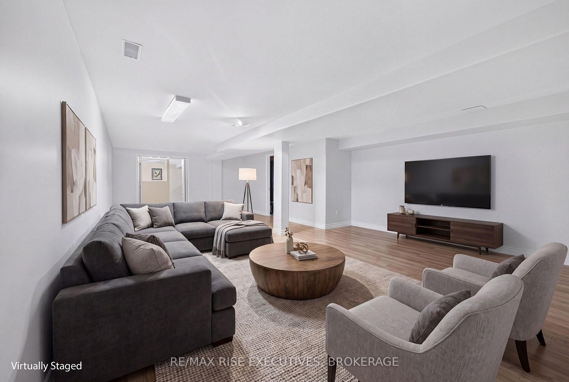 Photo 35 of 550 Weston Crescent, Kingston, East Gardiners Rd — HOMEH