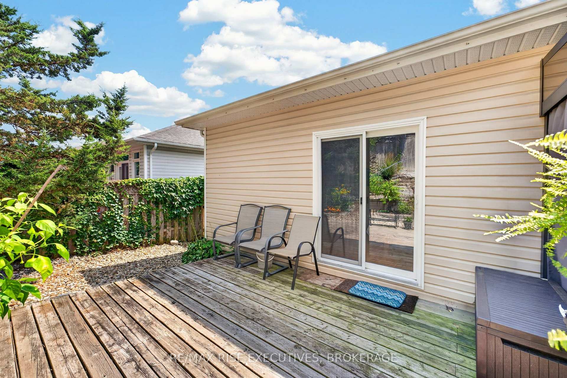 Photo 40 of 550 Weston Crescent, Kingston, East Gardiners Rd — HOMEH