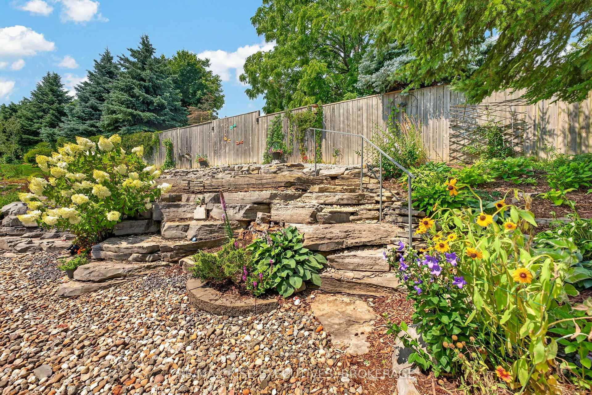 Photo 42 of 550 Weston Crescent, Kingston, East Gardiners Rd — HOMEH