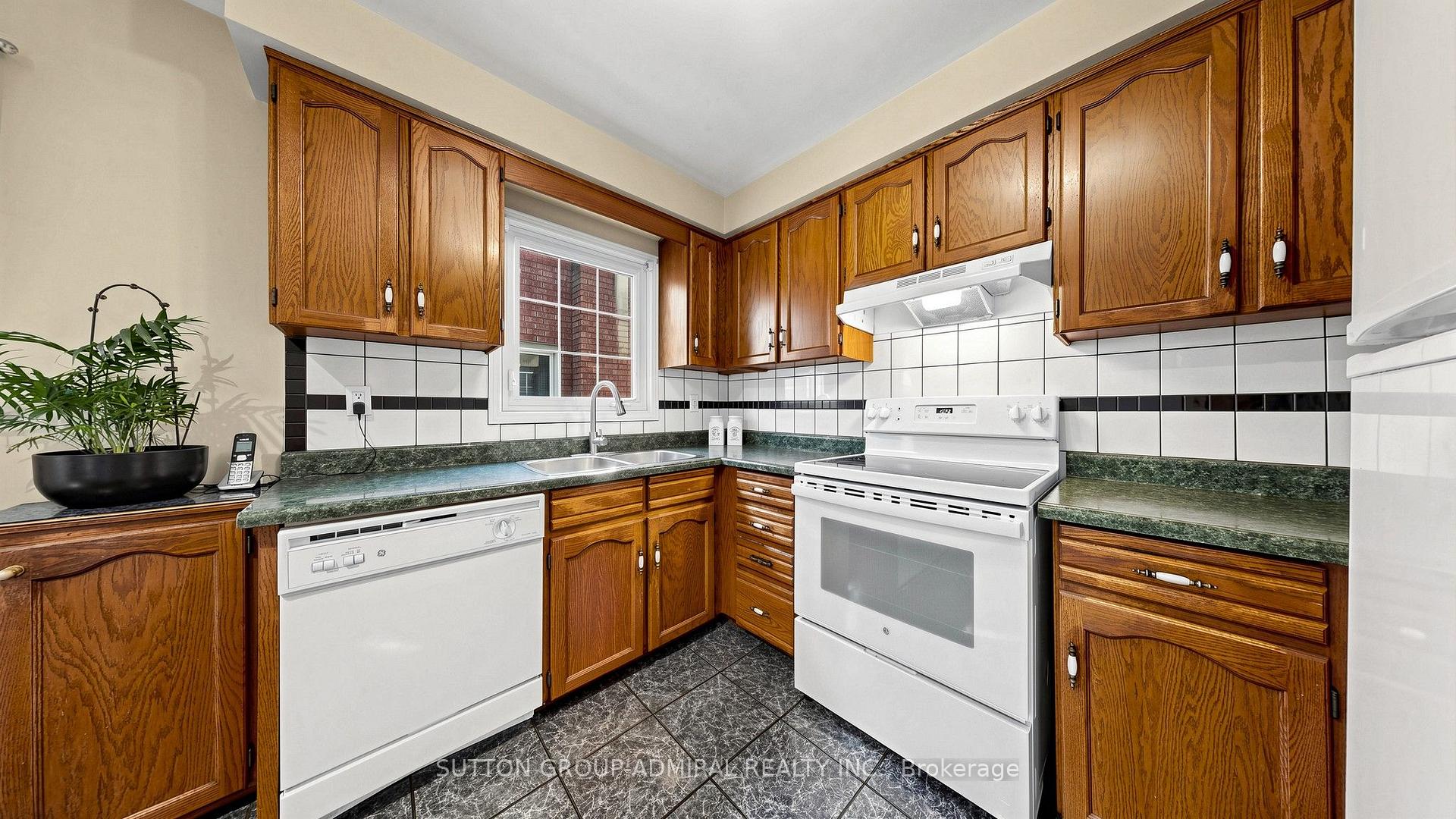 Photo 9 of 18 Richbell Street, Vaughan, Brownridge — HOMEH
