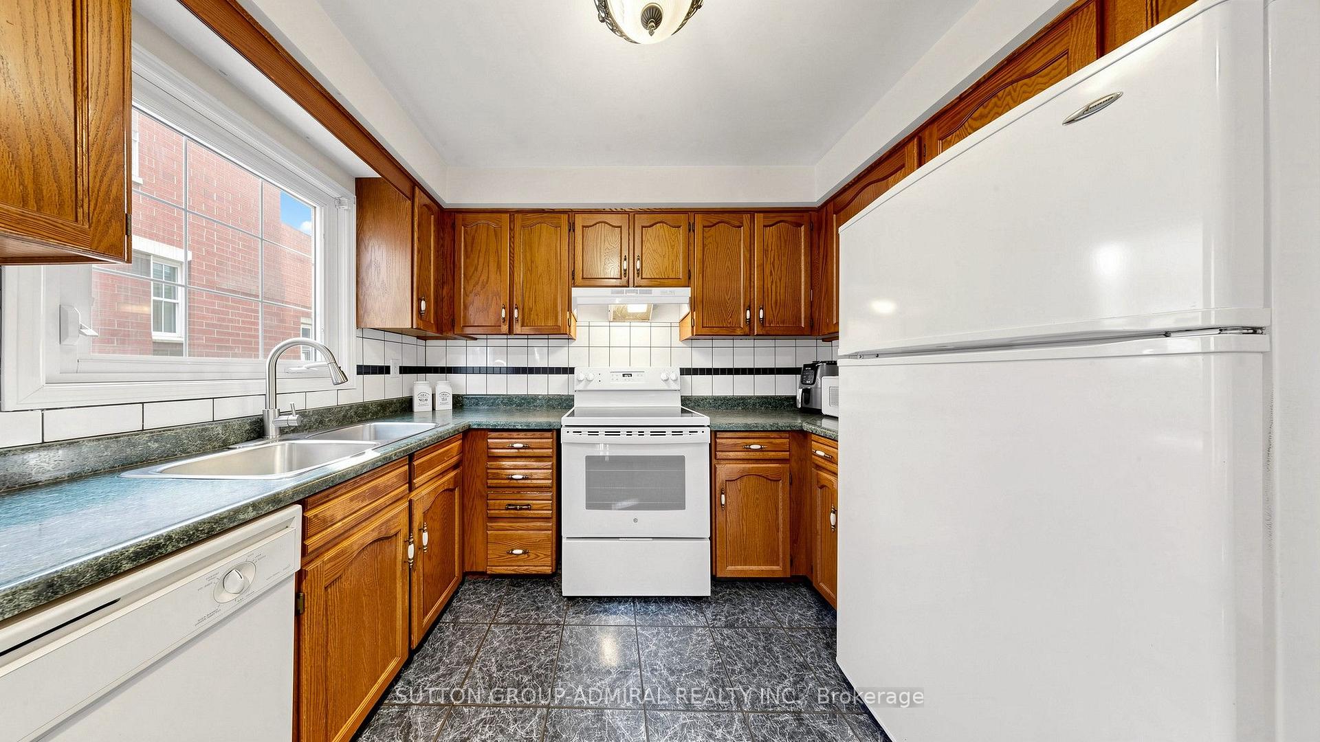 Photo 10 of 18 Richbell Street, Vaughan, Brownridge — HOMEH