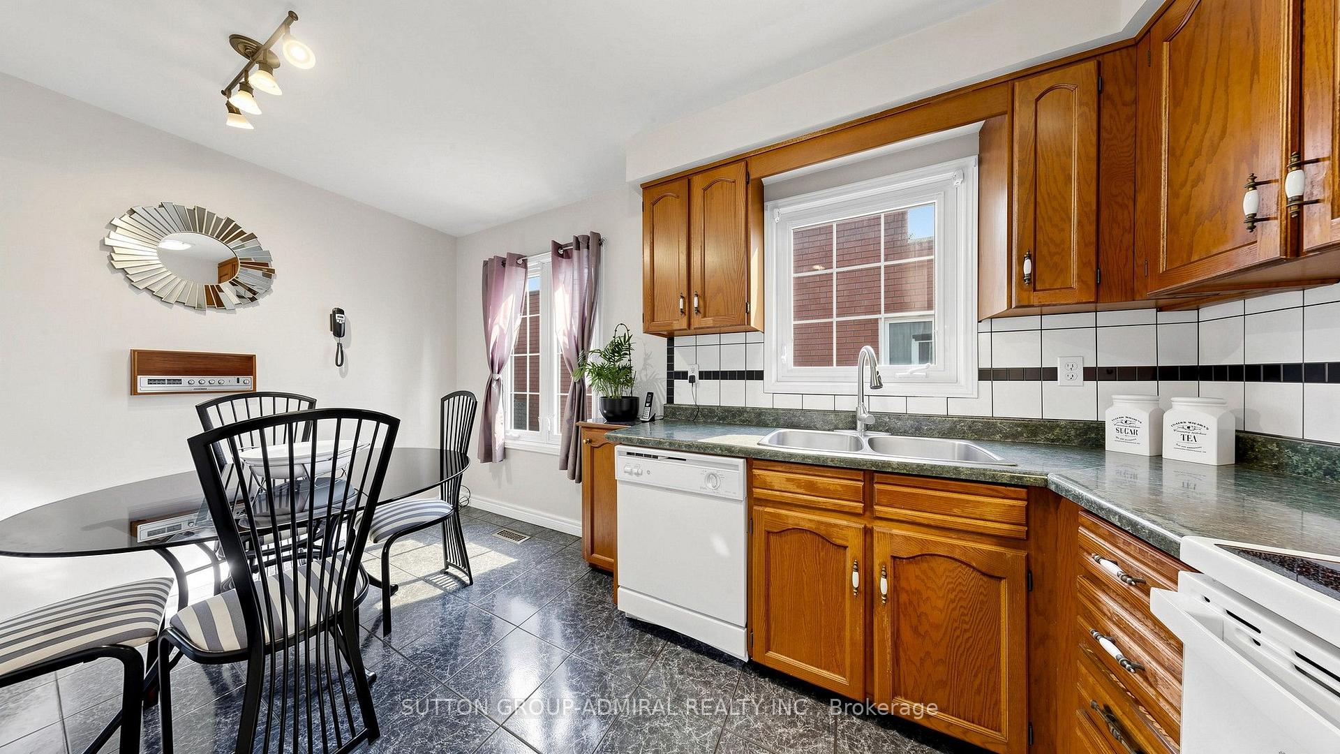 Photo 11 of 18 Richbell Street, Vaughan, Brownridge — HOMEH
