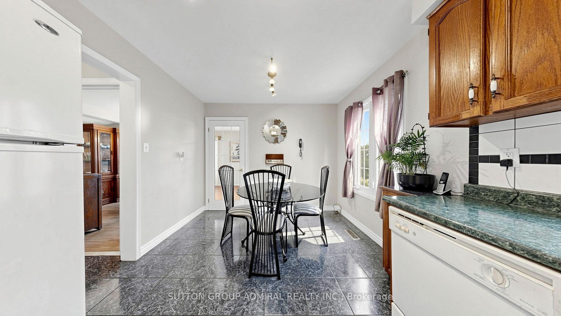 Photo 12 of 18 Richbell Street, Vaughan, Brownridge — HOMEH