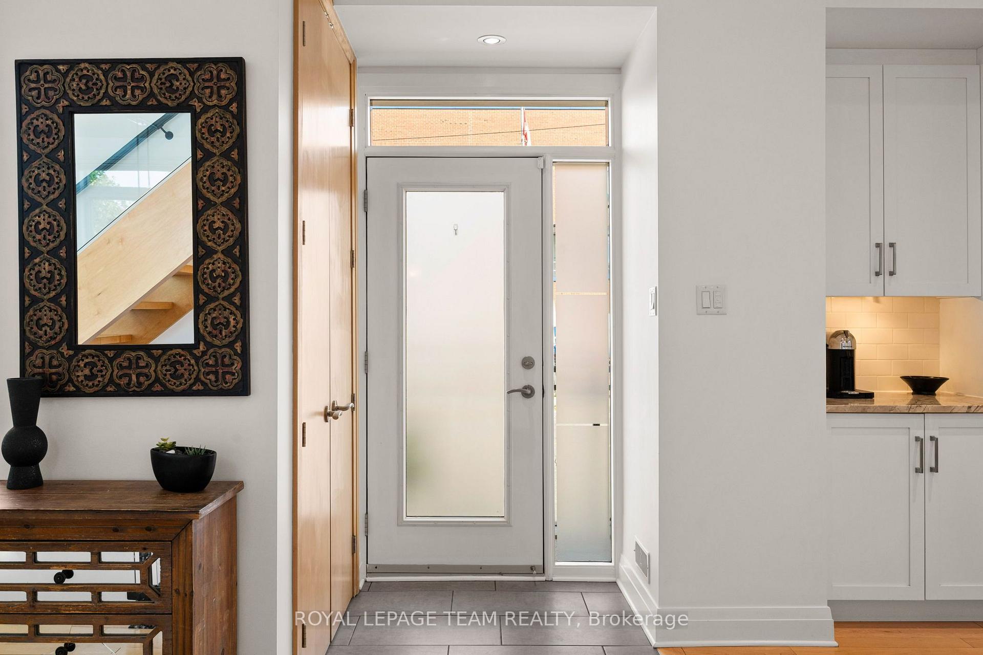 Photo 4 of 445 Edison Avenue, Ottawa, McKellar/Highland — HOMEH