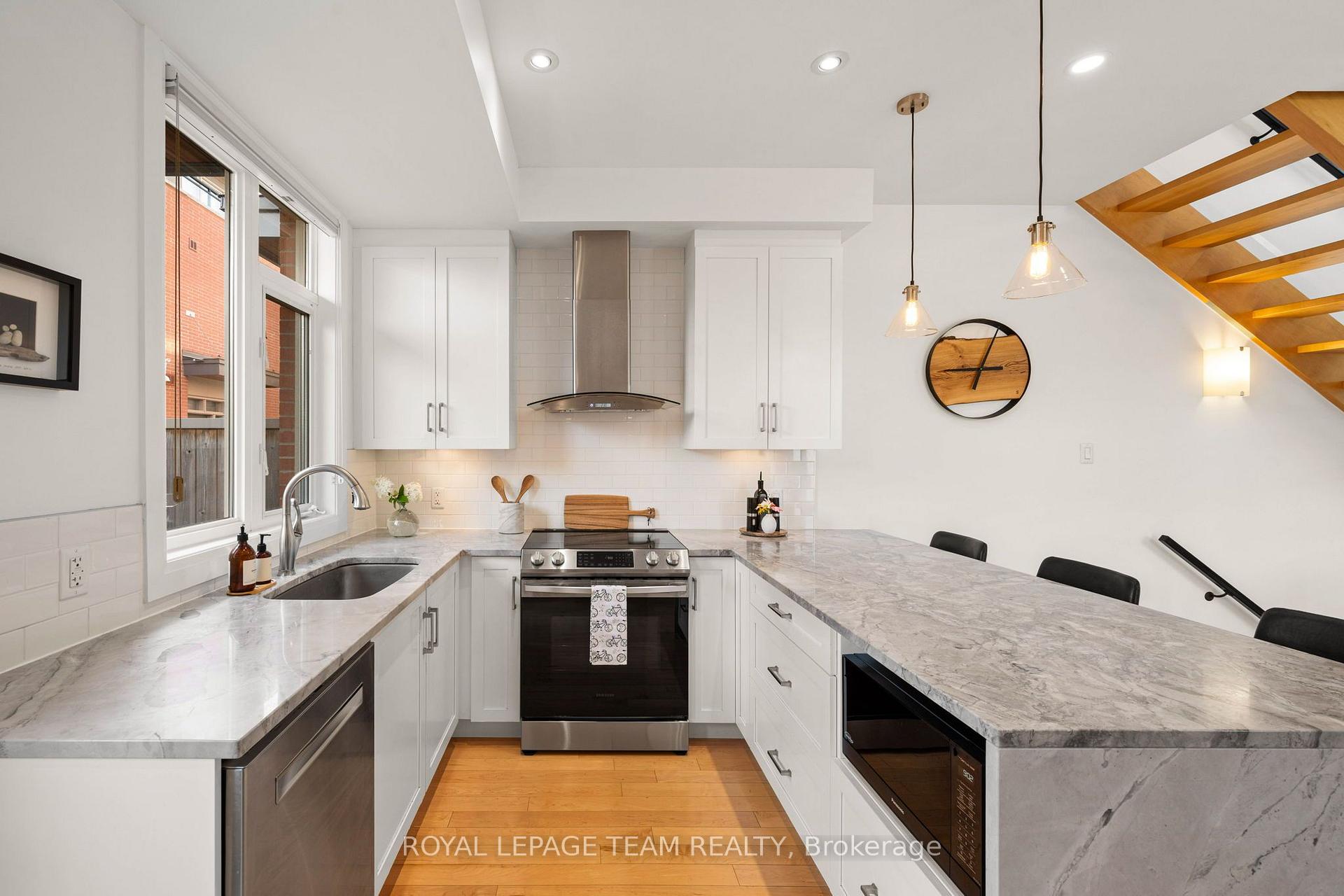 Photo 7 of 445 Edison Avenue, Ottawa, McKellar/Highland — HOMEH