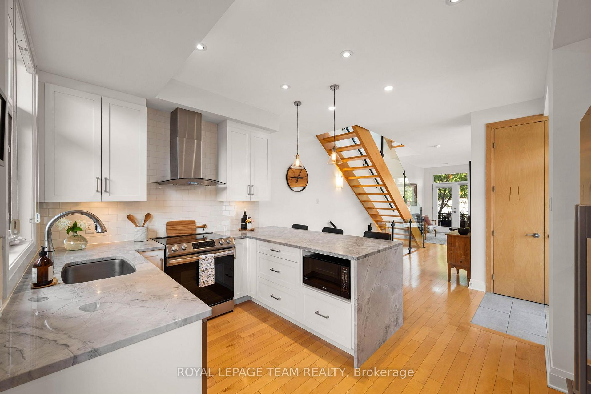 Photo 8 of 445 Edison Avenue, Ottawa, McKellar/Highland — HOMEH
