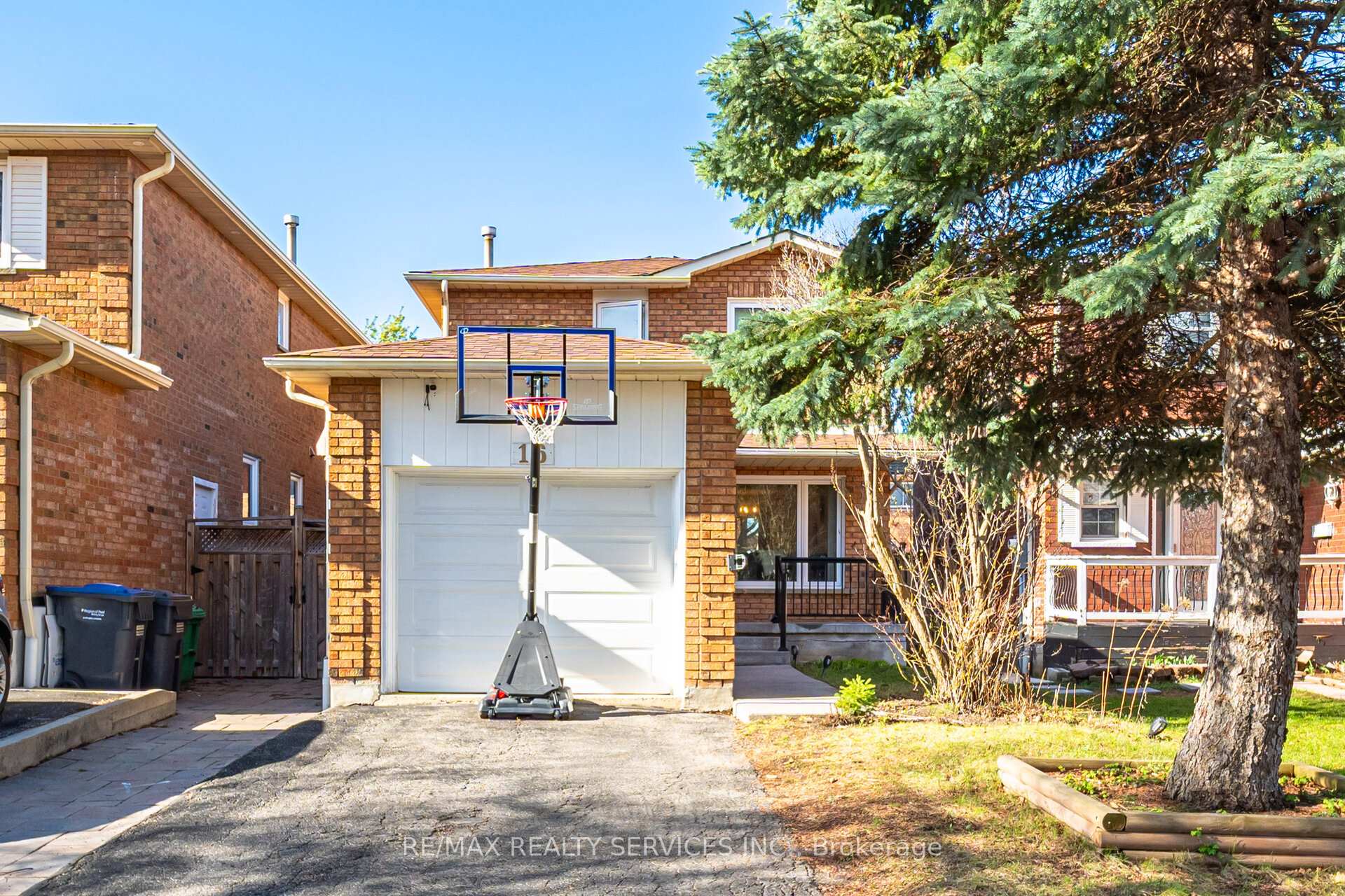 Photo 1 of 16 Langholm Court, Brampton, Heart Lake West — HOMEH