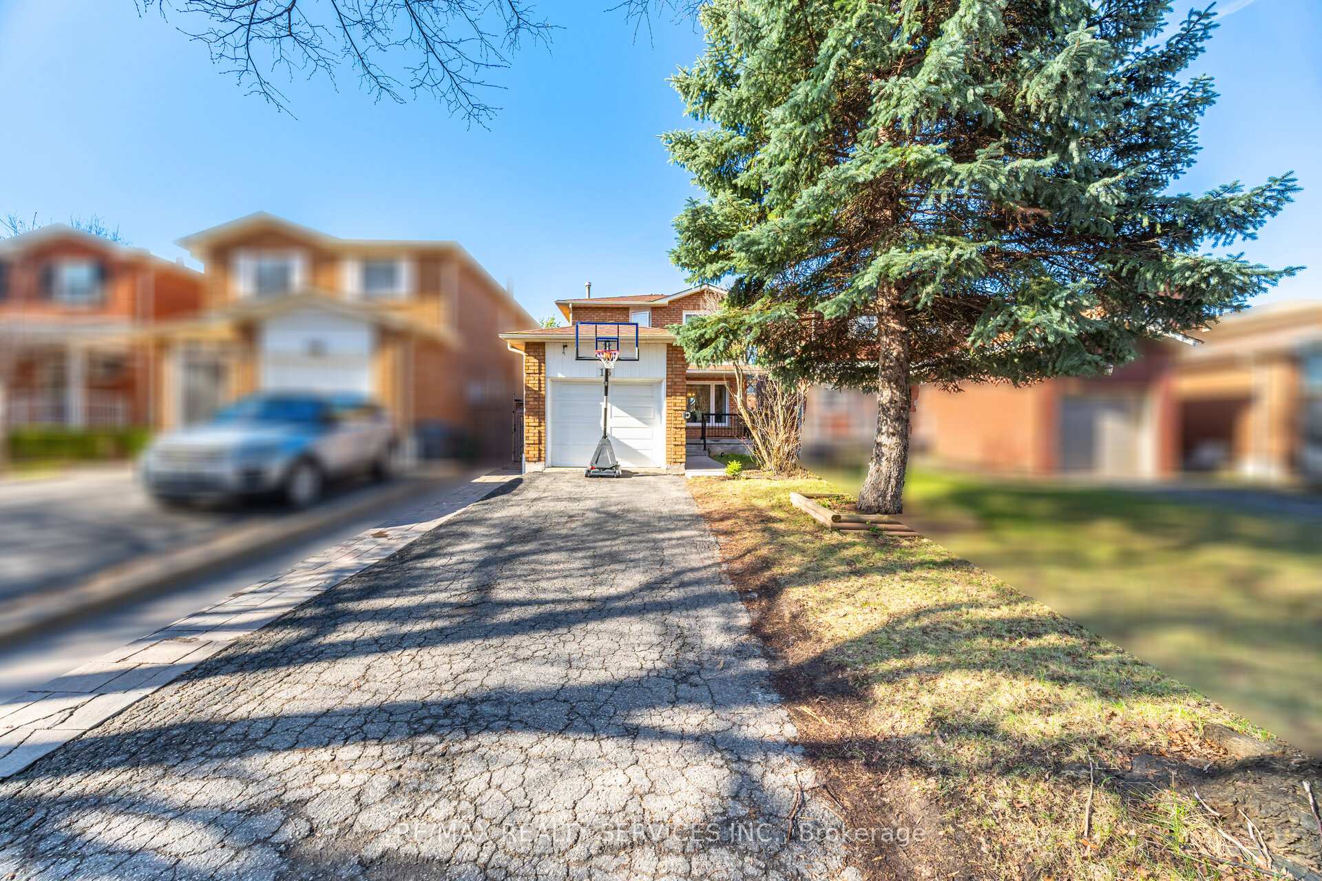 Photo 2 of 16 Langholm Court, Brampton, Heart Lake West — HOMEH