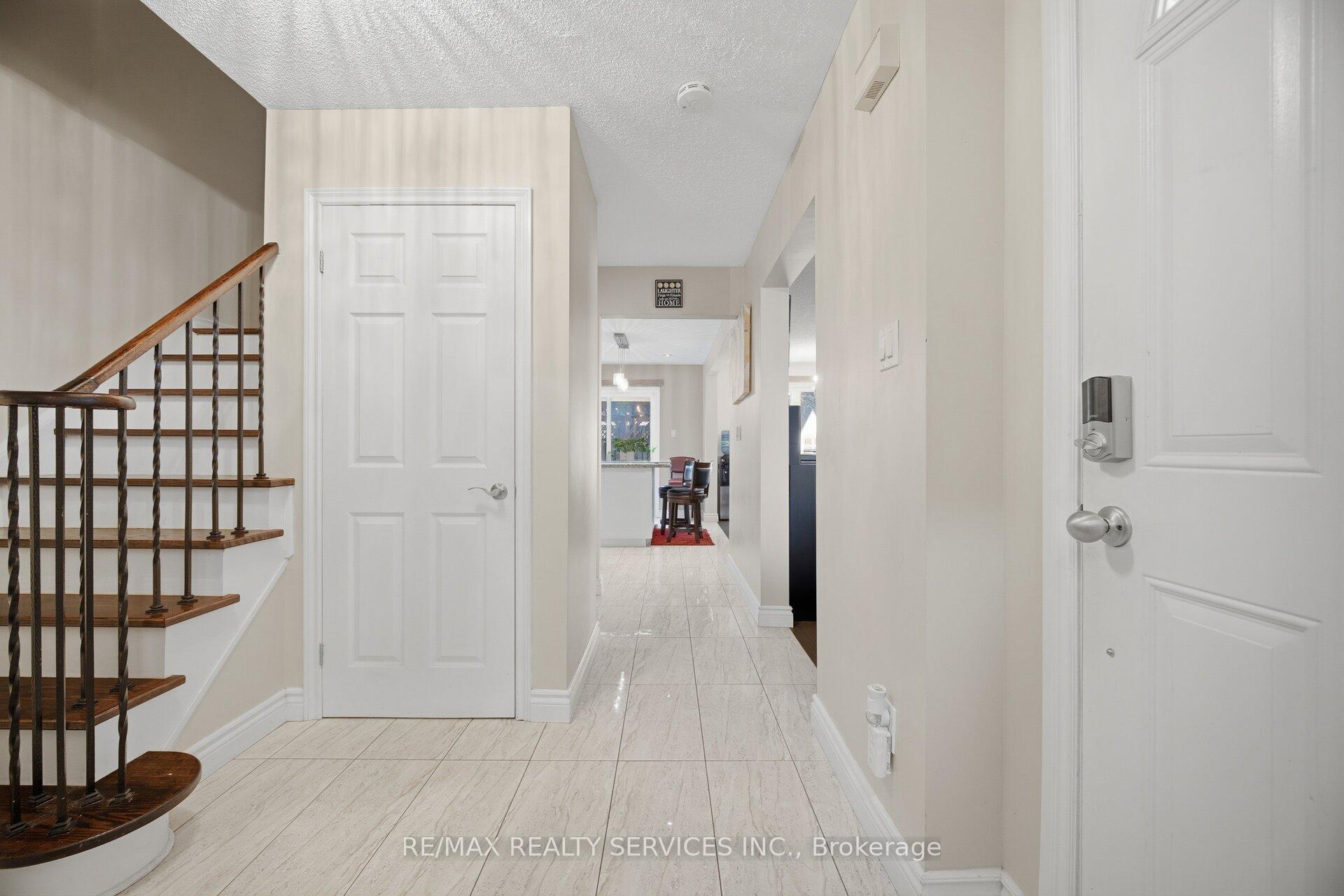 Photo 6 of 16 Langholm Court, Brampton, Heart Lake West — HOMEH