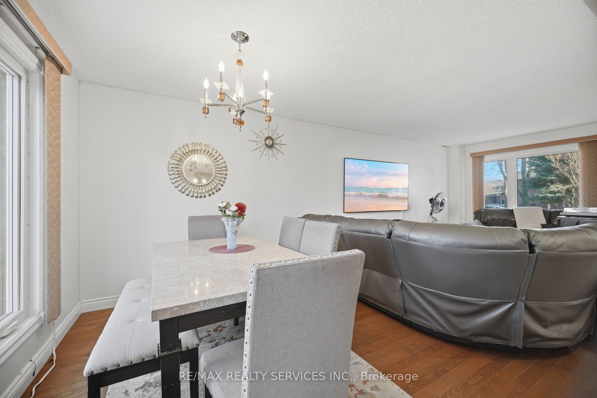 Photo 10 of 16 Langholm Court, Brampton, Heart Lake West — HOMEH