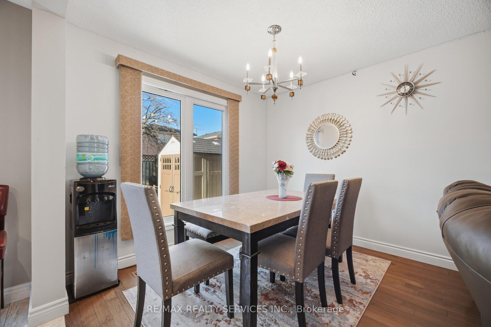 Photo 11 of 16 Langholm Court, Brampton, Heart Lake West — HOMEH
