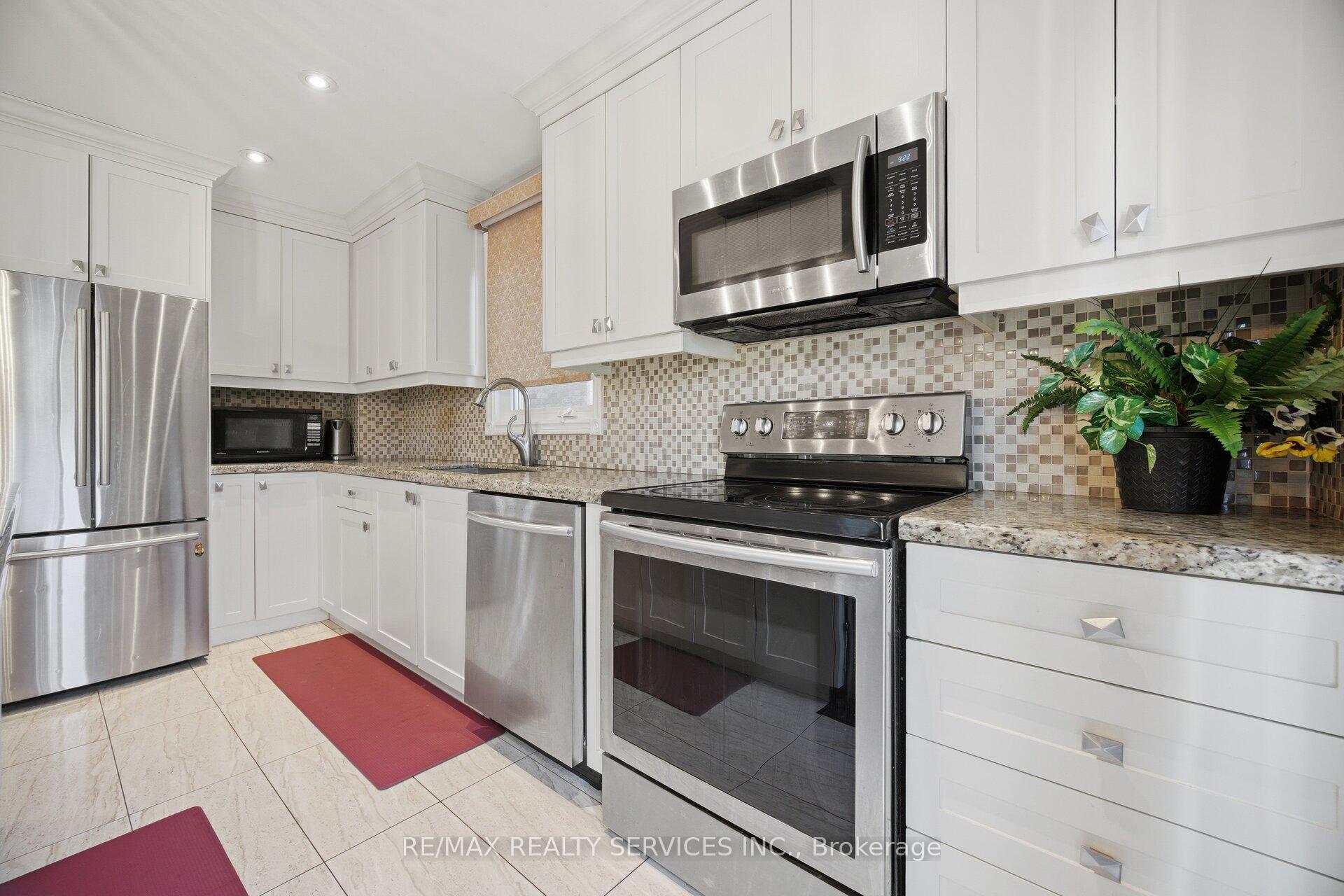 Photo 16 of 16 Langholm Court, Brampton, Heart Lake West — HOMEH