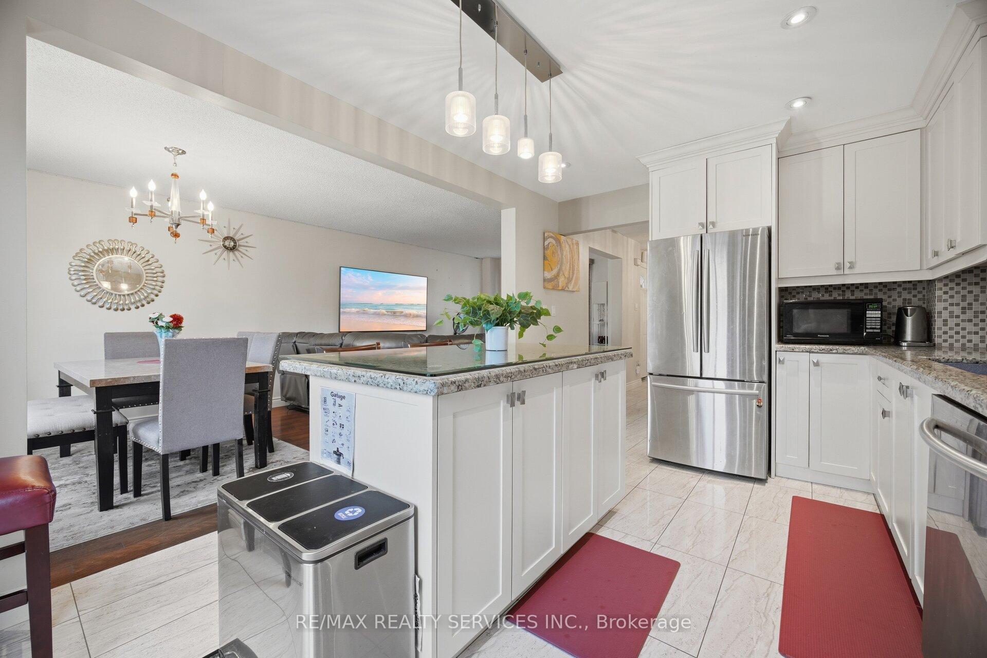 Photo 17 of 16 Langholm Court, Brampton, Heart Lake West — HOMEH