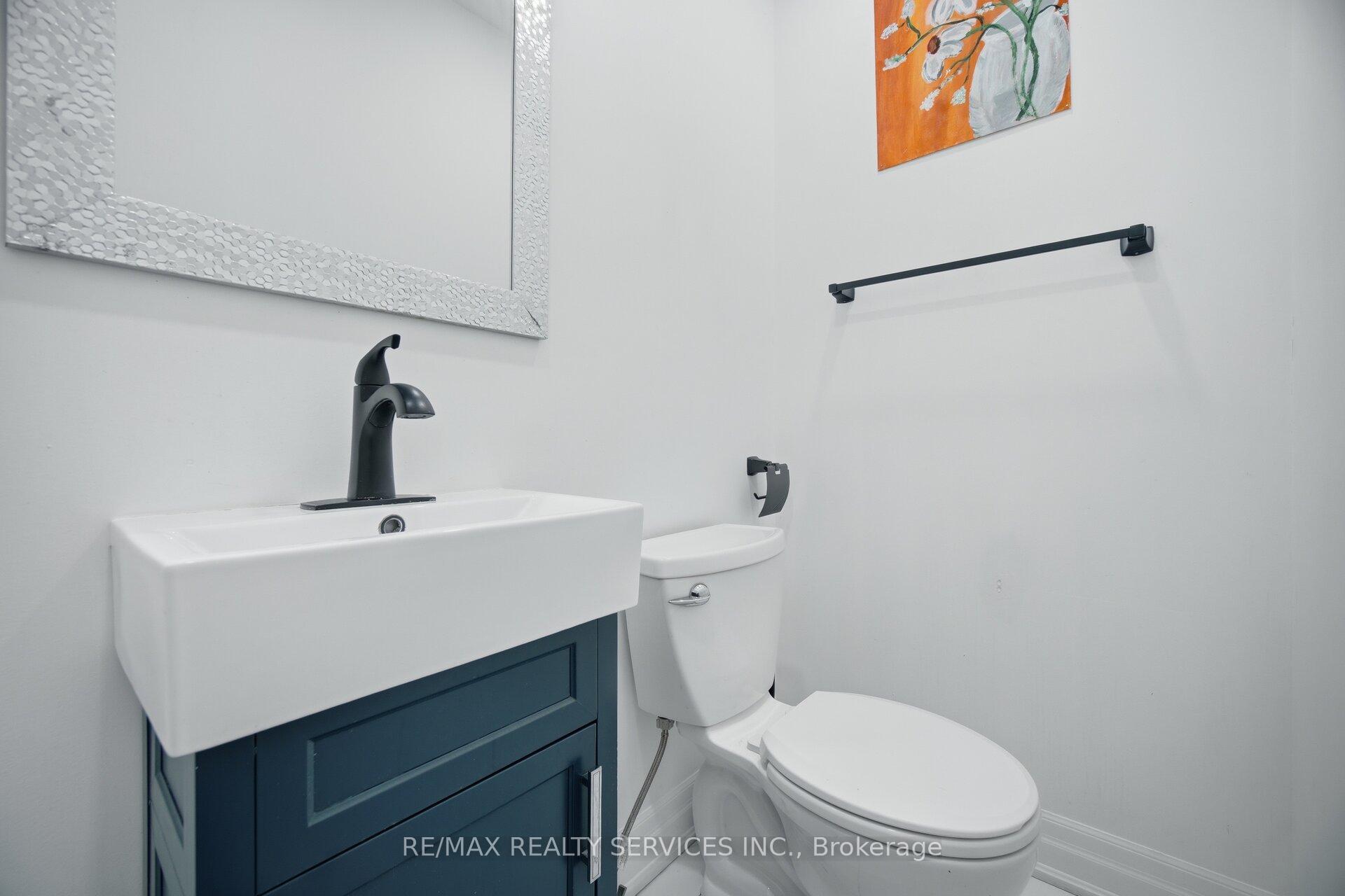 Photo 18 of 16 Langholm Court, Brampton, Heart Lake West — HOMEH