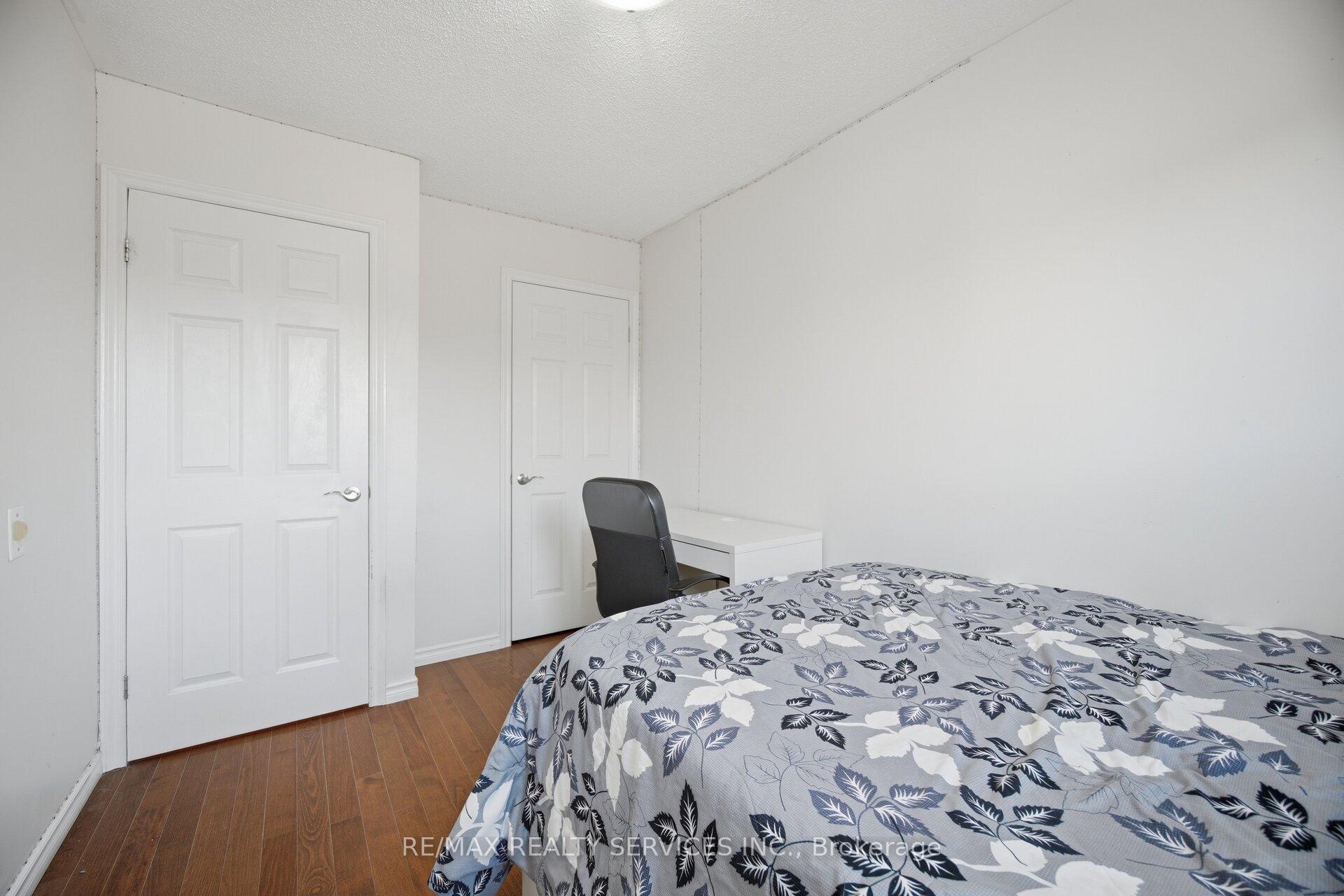 Photo 24 of 16 Langholm Court, Brampton, Heart Lake West — HOMEH