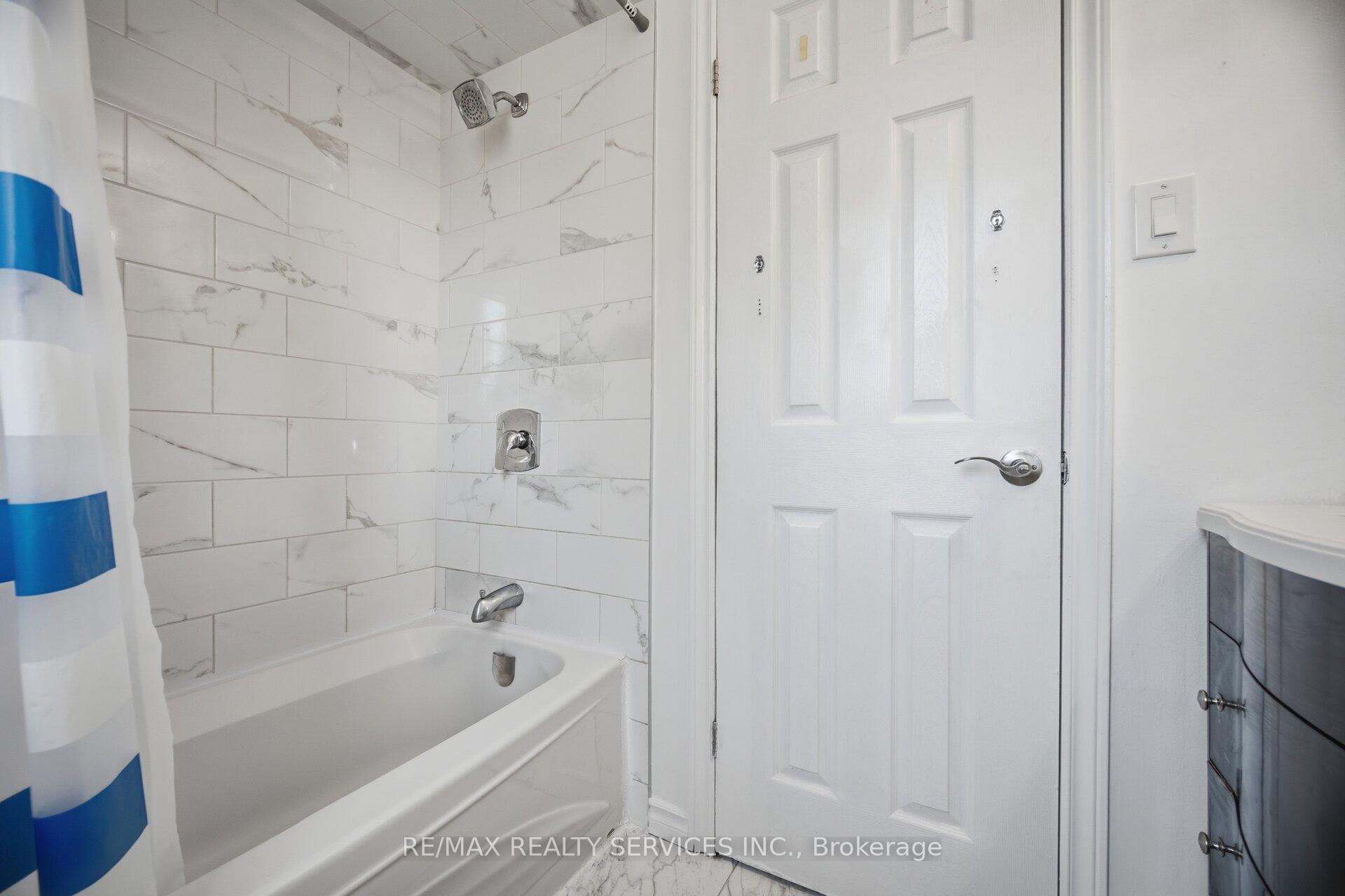 Photo 29 of 16 Langholm Court, Brampton, Heart Lake West — HOMEH