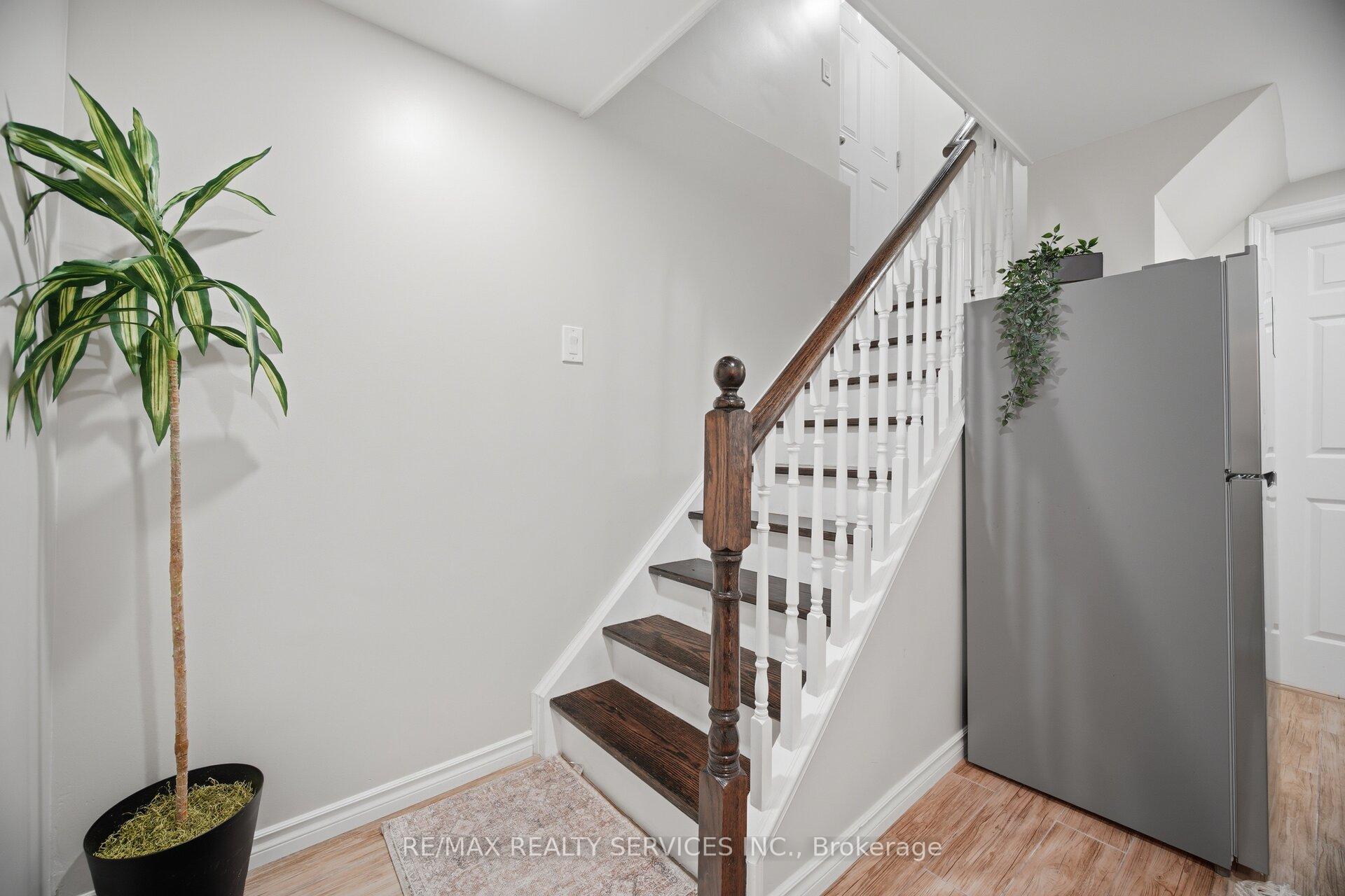 Photo 31 of 16 Langholm Court, Brampton, Heart Lake West — HOMEH