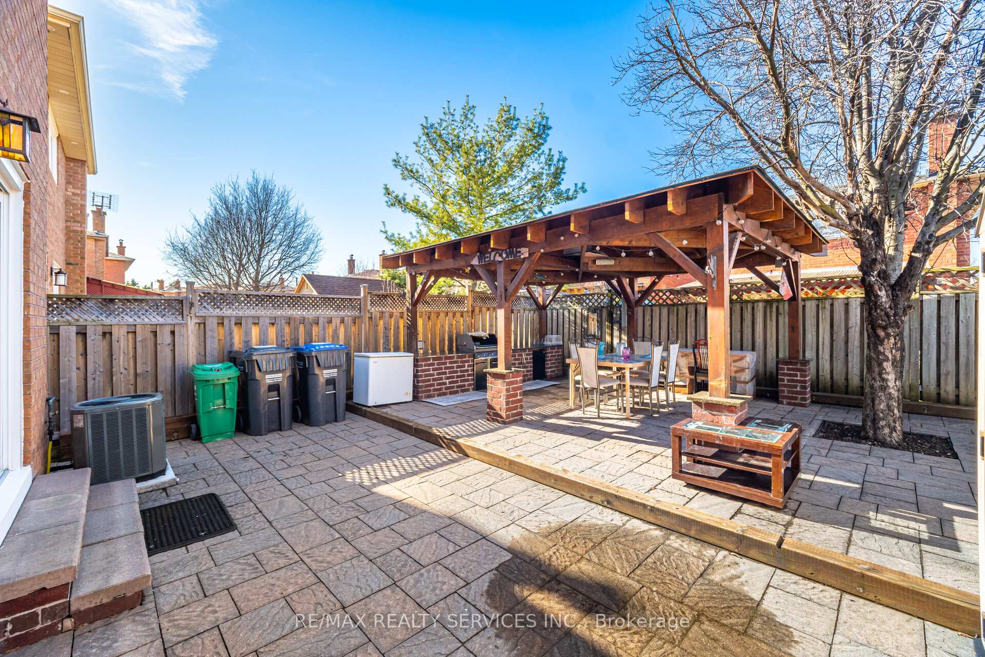 Photo 45 of 16 Langholm Court, Brampton, Heart Lake West — HOMEH