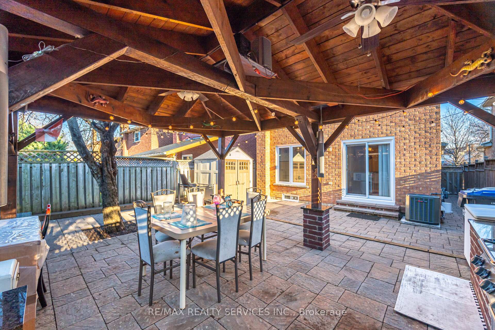 Photo 47 of 16 Langholm Court, Brampton, Heart Lake West — HOMEH