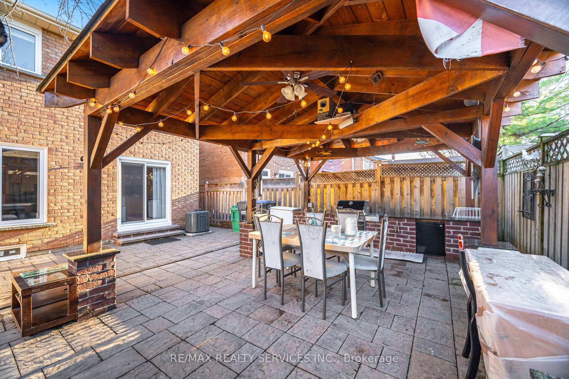 Photo 48 of 16 Langholm Court, Brampton, Heart Lake West — HOMEH