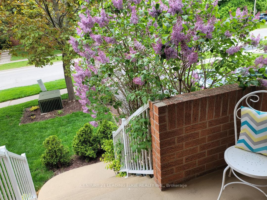 Photo 5 of 2259 Munn's Avenue, Oakville, River Oaks — HOMEH