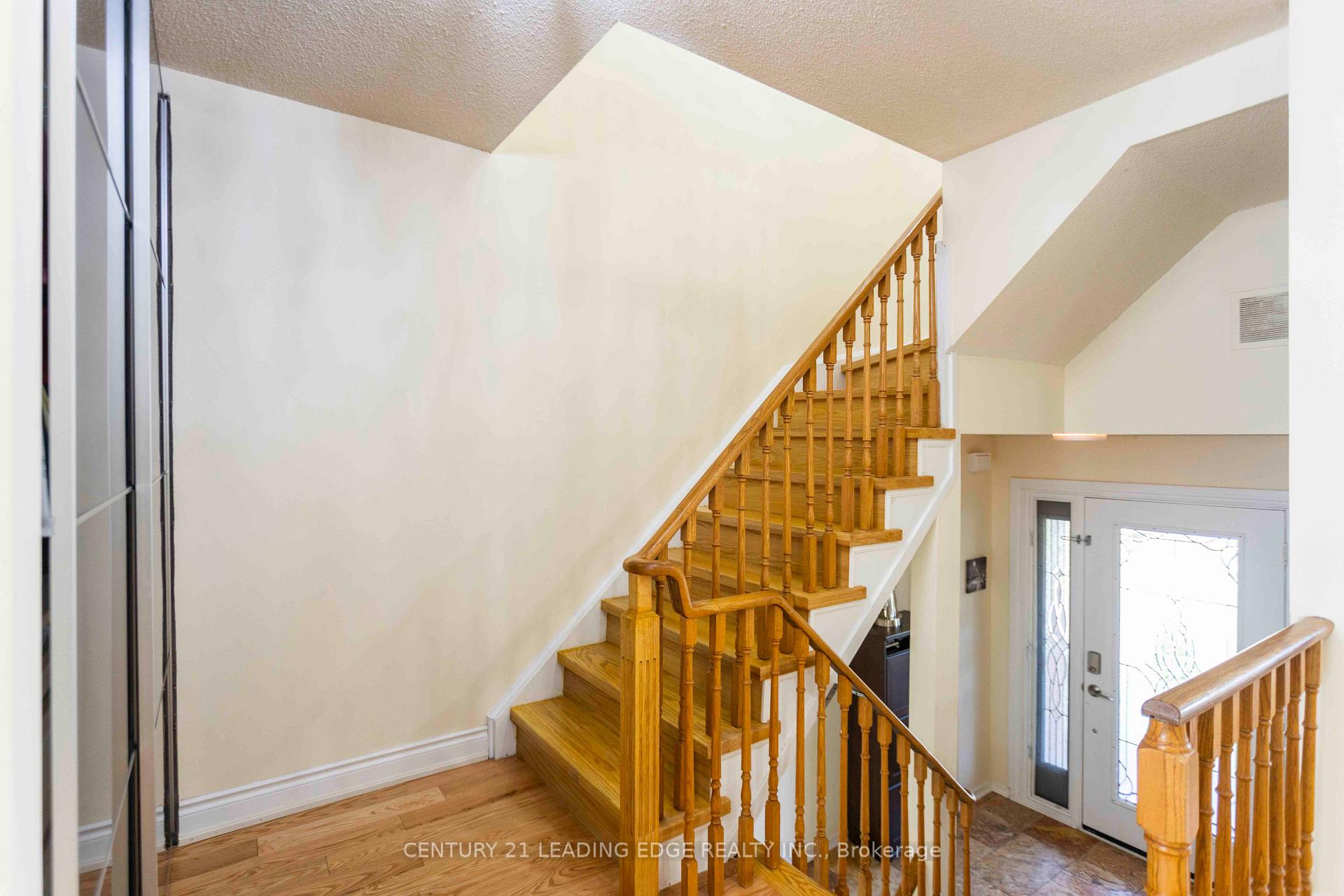 Photo 8 of 2259 Munn's Avenue, Oakville, River Oaks — HOMEH