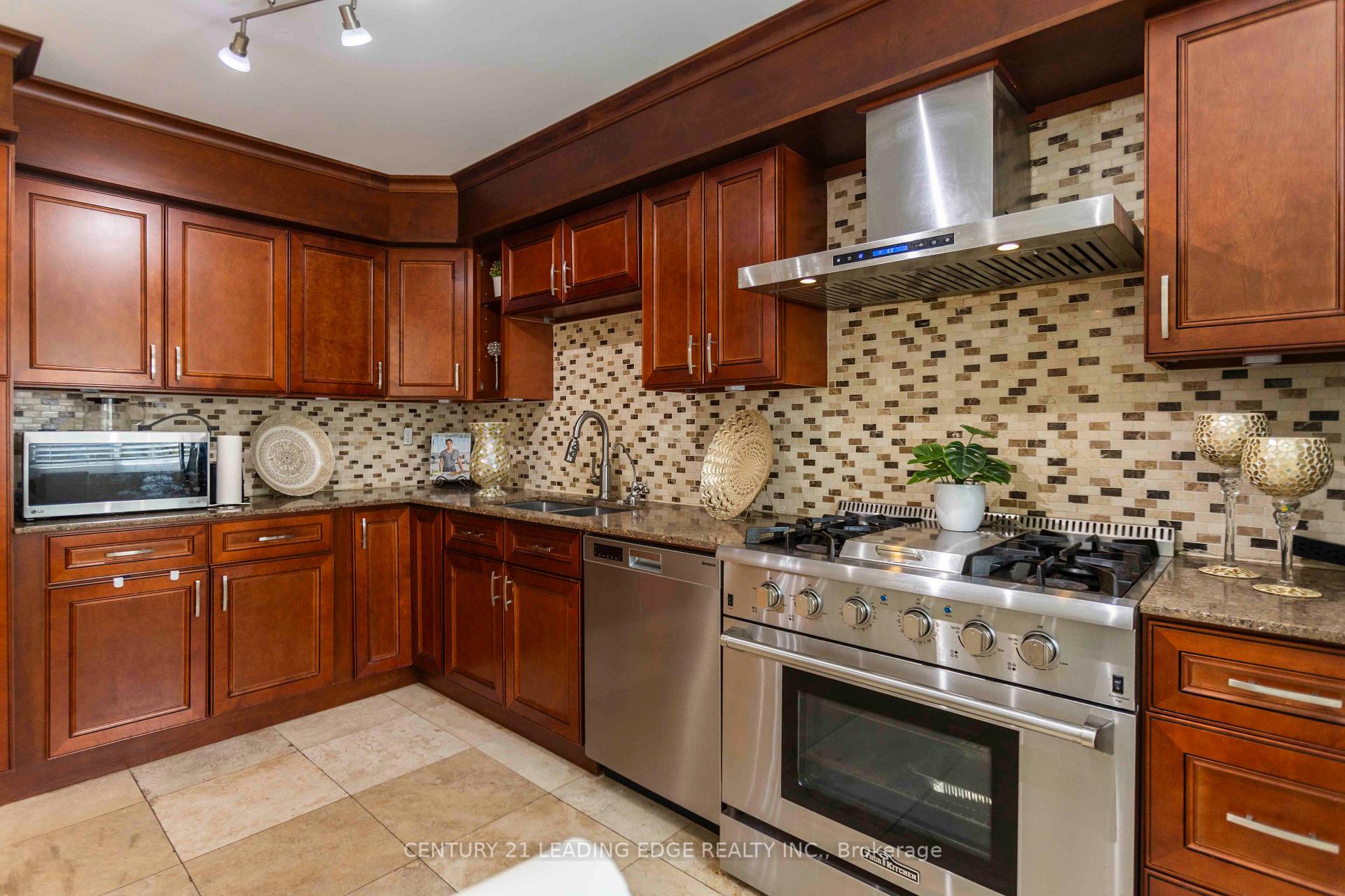 Photo 16 of 2259 Munn's Avenue, Oakville, River Oaks — HOMEH