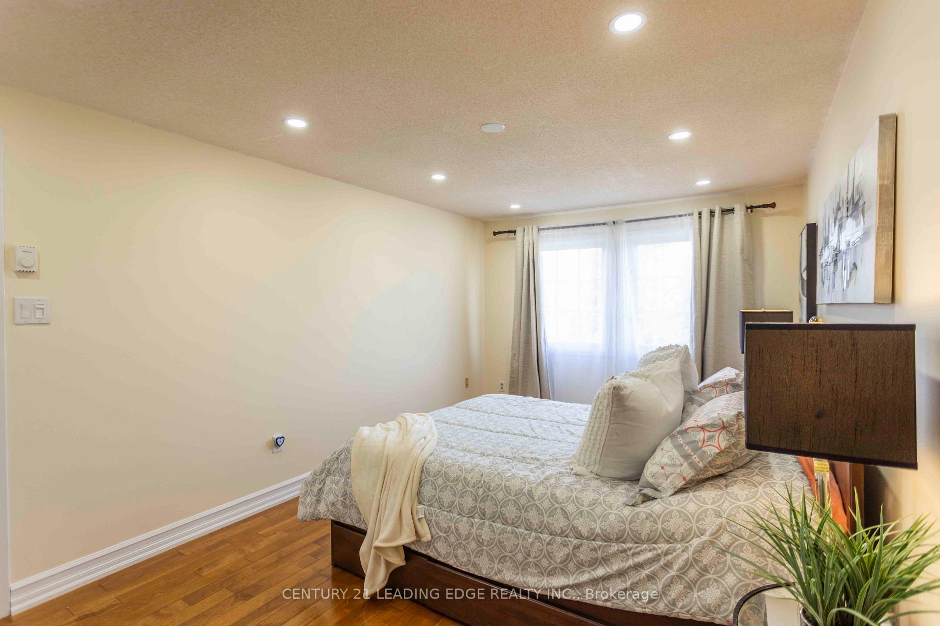 Photo 26 of 2259 Munn's Avenue, Oakville, River Oaks — HOMEH