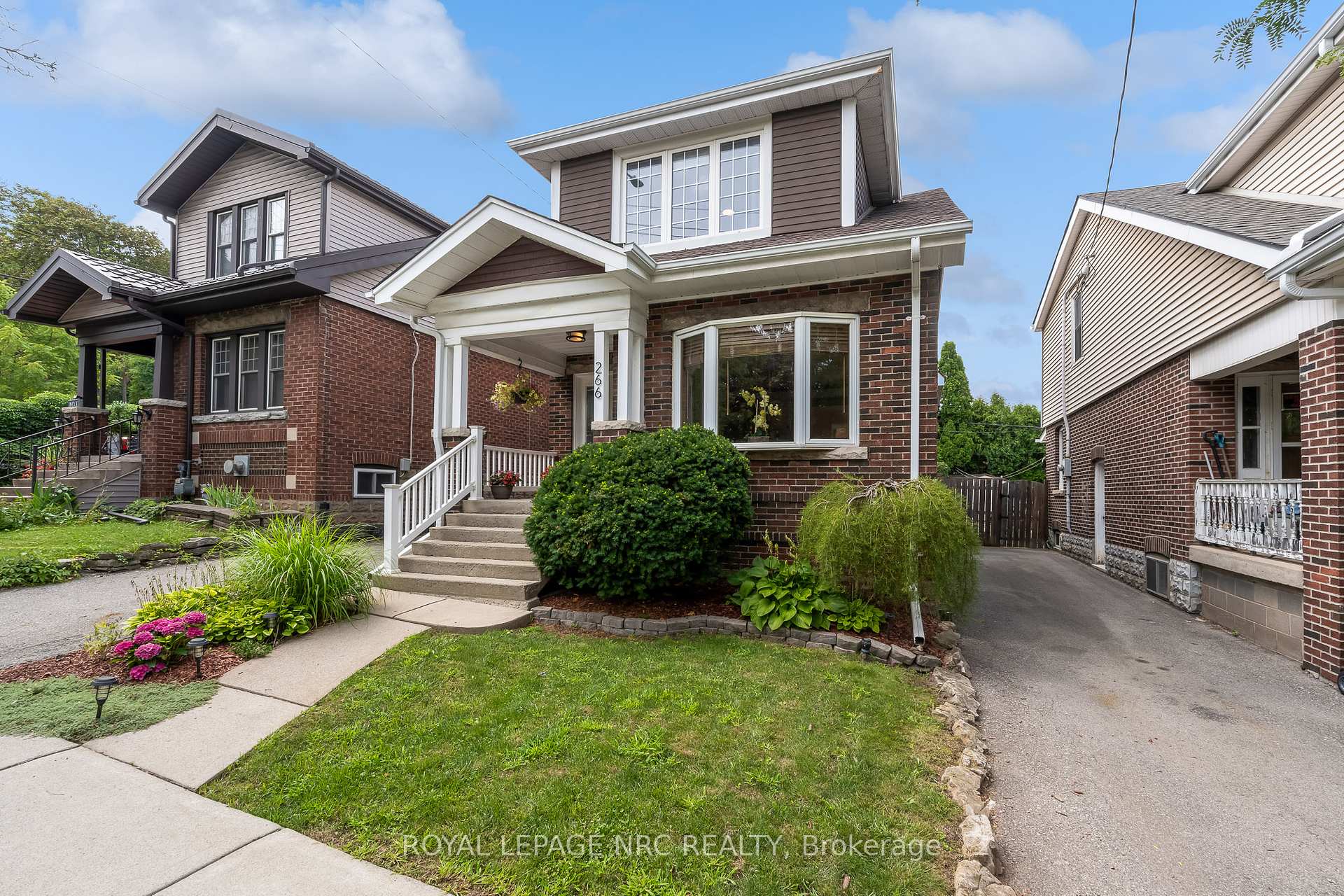 Photo 3 of 266 London Street S, Hamilton, Delta — HOMEH
