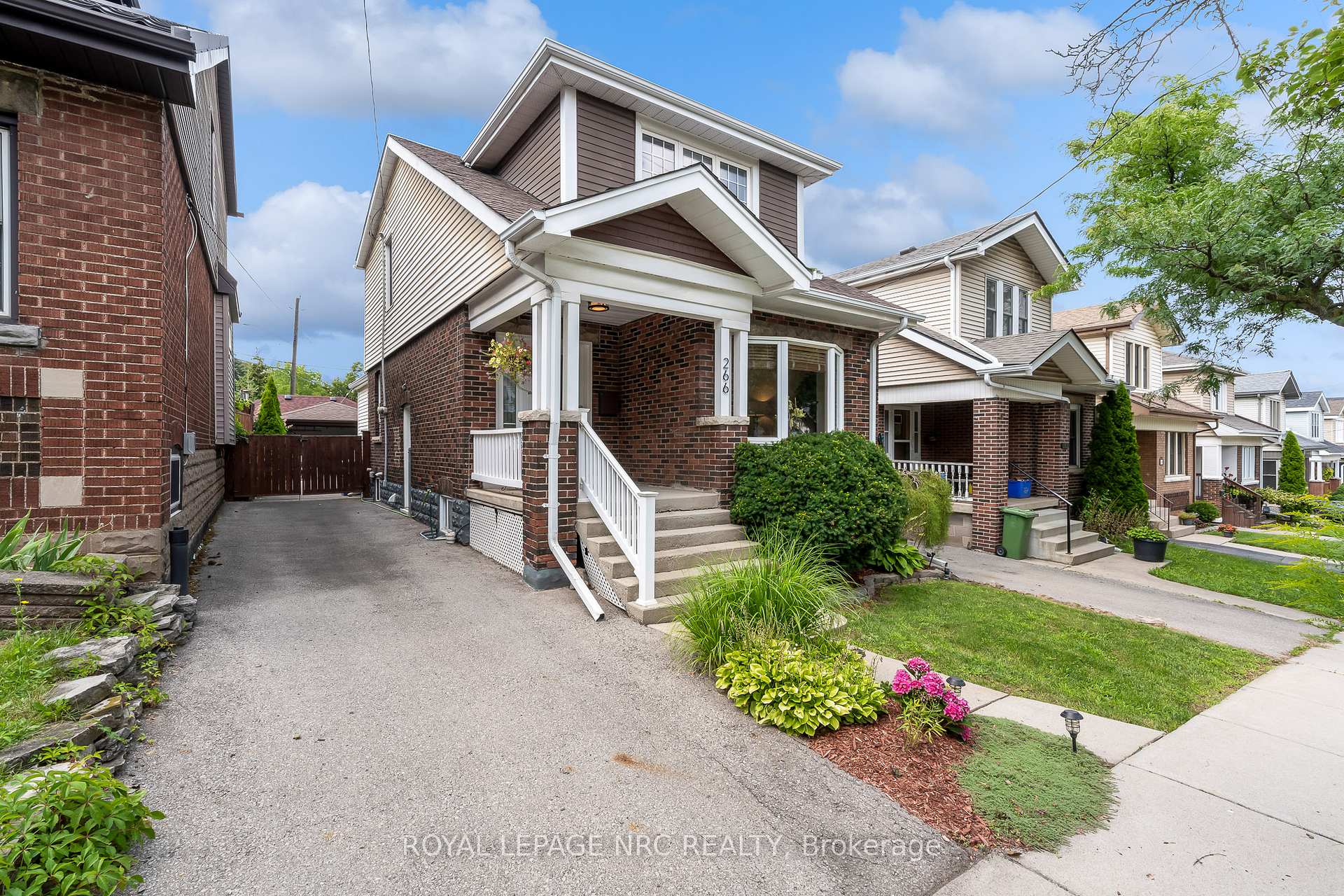 Photo 4 of 266 London Street S, Hamilton, Delta — HOMEH