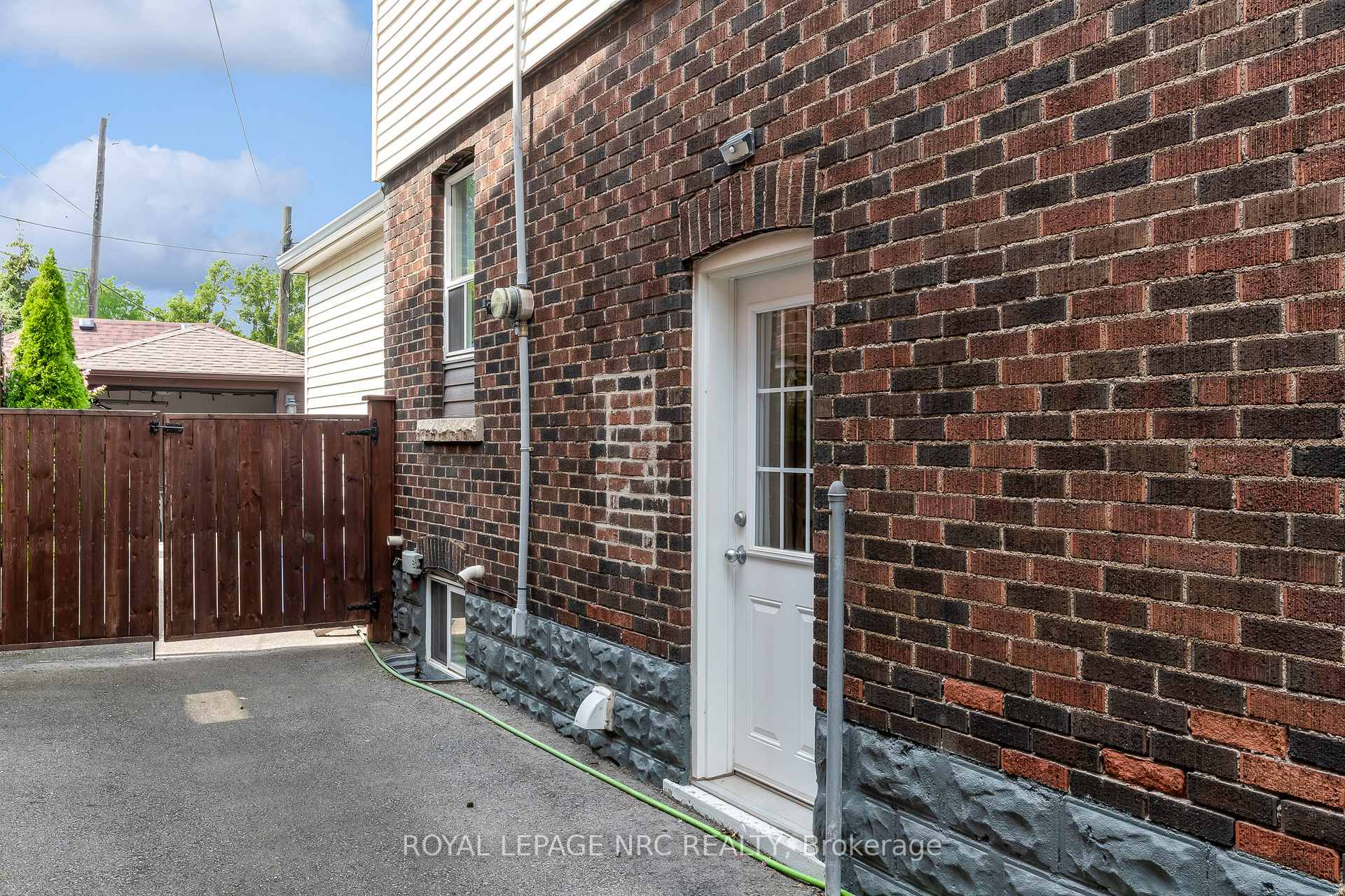 Photo 6 of 266 London Street S, Hamilton, Delta — HOMEH