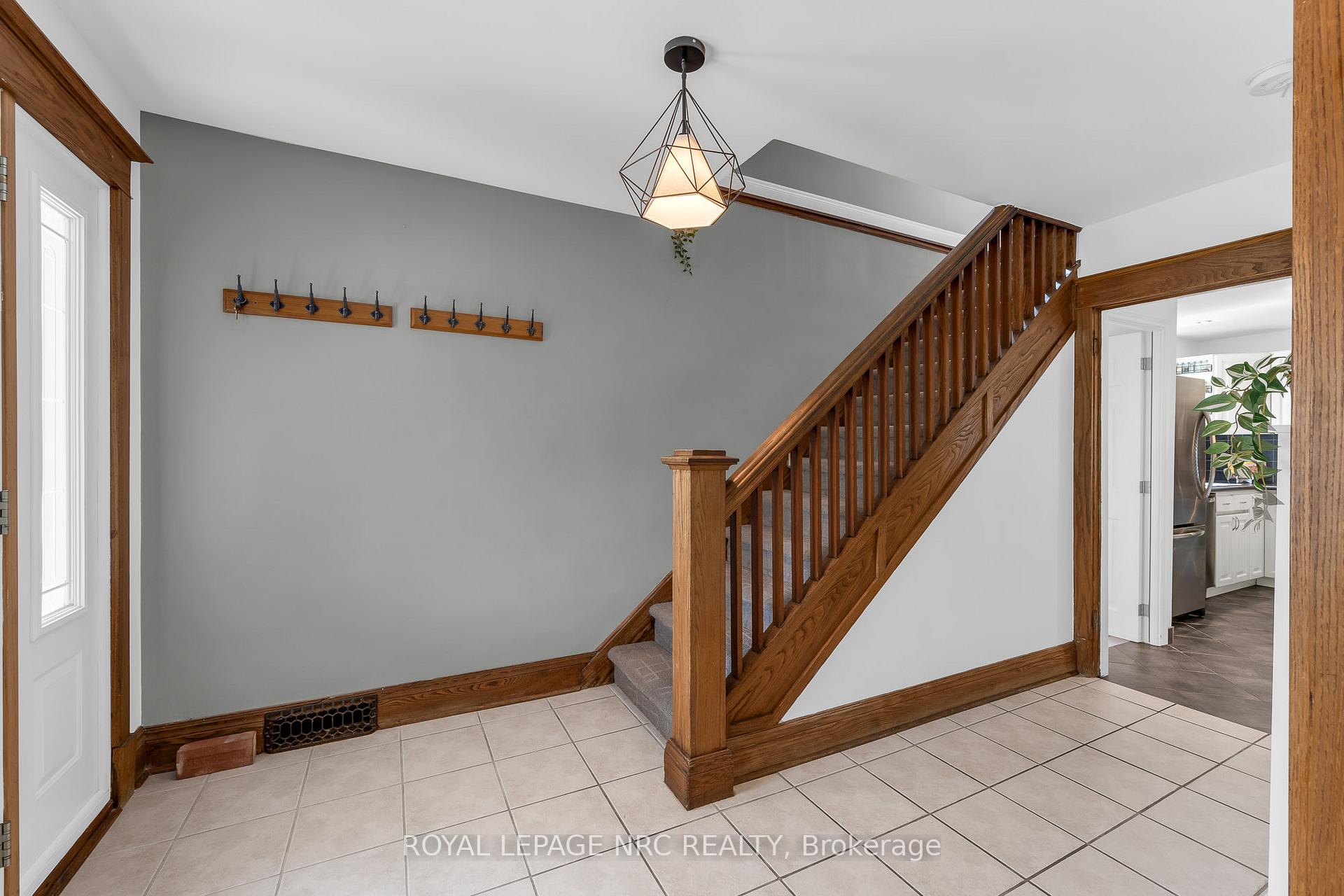 Photo 7 of 266 London Street S, Hamilton, Delta — HOMEH